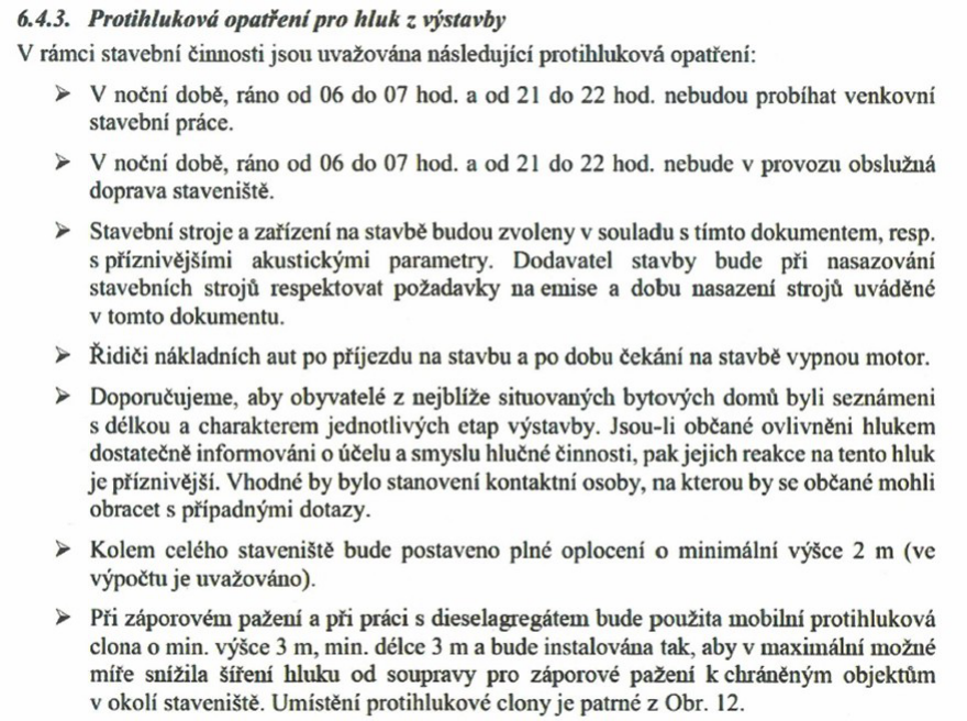 Text dokumentu s názvem '6.4.3. Protihluková opatření pro hluk z výstavby'. Obsahuje seznam opatření pro snížení hluku při stavební činnosti: 1. Zákaz venkovních prací v noční době (06-07 hod. a 21-22 hod.). 2. Zákaz obslužné dopravy staveniště v časech 06-07 hod. a 21-22 hod. 3. Volba stavebních strojů s příznivými akustickými parametry. 4. Povinnost řidičů vypínat motor při čekání na stavbě. 5. Doporučení informovat obyvatele okolních domů o etapách výstavby a stanovit kontaktní osobu. 6. Instalace plného oplocení staveniště o min. výšce 2 m. 7. Použití mobilní protihlukové clony (min. 3x3 m) při záporovém pažení a práci s dieselagregátem, jejíž umístění je znázorněno na Obr. 12.