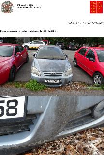 Fotodokumentace vraku vozidla ze dne 23. 9. 2026, Příloha k č. j.: SSHMP 27947/2026. Fotografie šedého vozidla Toyota (RZ: SU 17458) parkujícího na parkovišti…