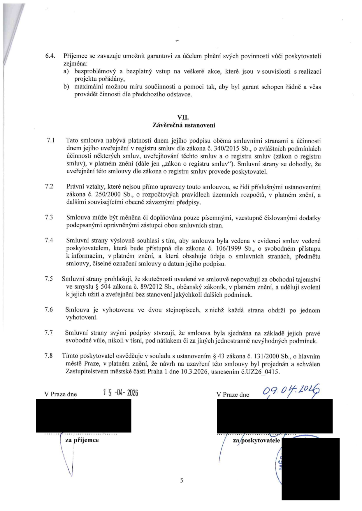 Strana 5 smlouvy obsahující závěrečná ustanovení (články 7.1 až 7.8). Klíčové informace: Smlouva nabývá platnosti dnem podpisu a účinnosti dnem uveřejnění v registru smluv (zákon č. 340/2015 Sb.). Právní vztahy se řídí zákonem č. 250/2000 Sb. Smlouva je vedena v evidenci smluv dle zákona č. 106/1999 Sb. Smlouva byla schválena Zastupitelstvem městské části Praha 1 dne 10.3.2026, usnesením č. UZ26_0415. Podpisy: za příjemce dne 15-04-2026, za poskytovatele dne 09.04.2026.