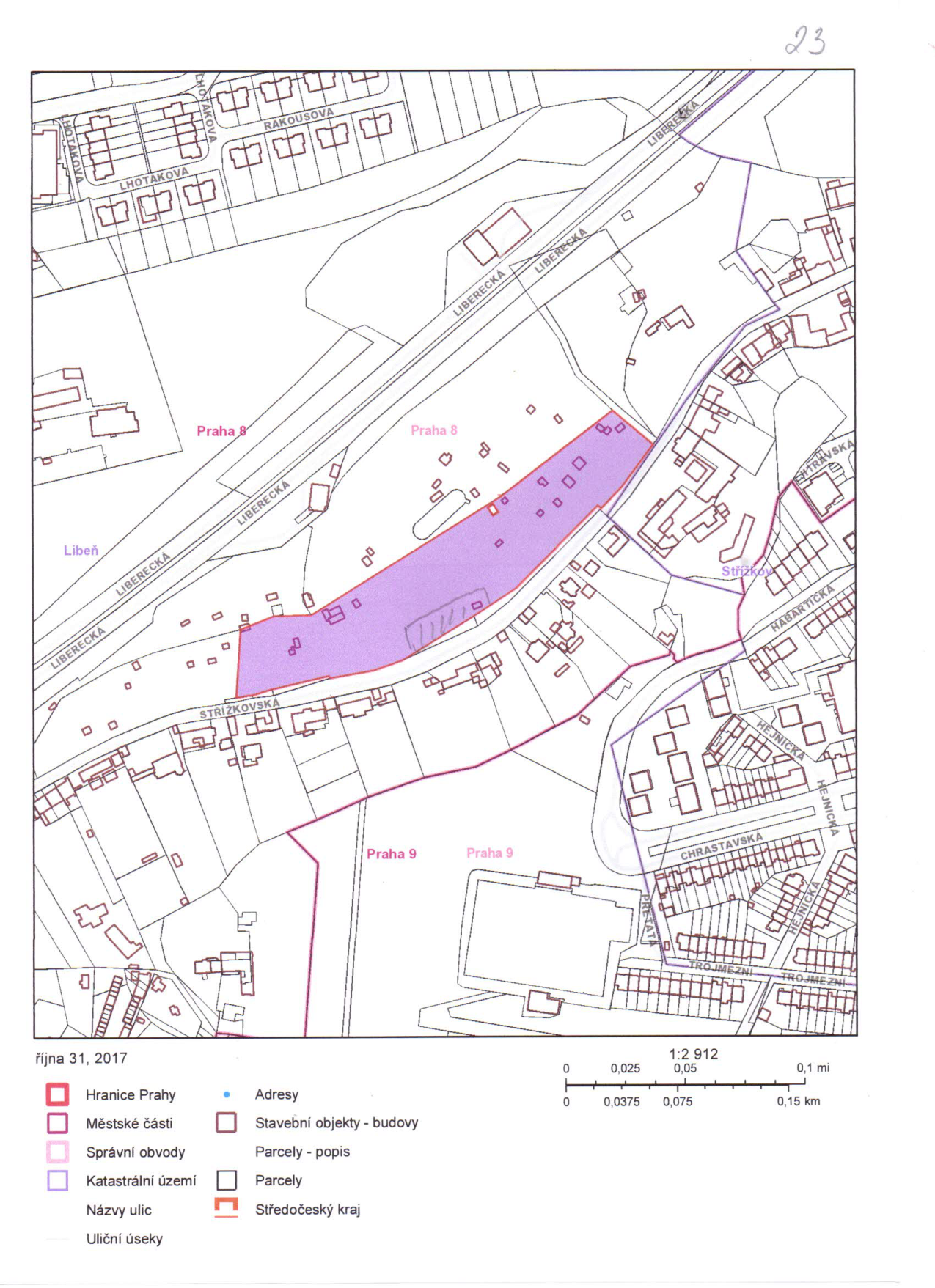 Katastrální mapa zobrazující území na rozhraní Prahy 8 (Libeň) a Prahy 9 (Střížkov). V mapě je zvýrazněna fialová plocha (pozemek). Obsahuje názvy ulic: Lhotákova, Rakousova, Liberecká, Střížkovská, Habartická, Hejnická, Chrastavská, Trojmezní. Legenda obsahuje položky: Hranice Prahy, Městské části, Správní obvody, Katastrální území, Názvy ulic, Uliční úseky, Adresy, Stavební objekty - budovy, Parcely - popis, Parcely, Středočeský kraj. Datum: říjen 31, 2017. Měřítko: 1:2 912.