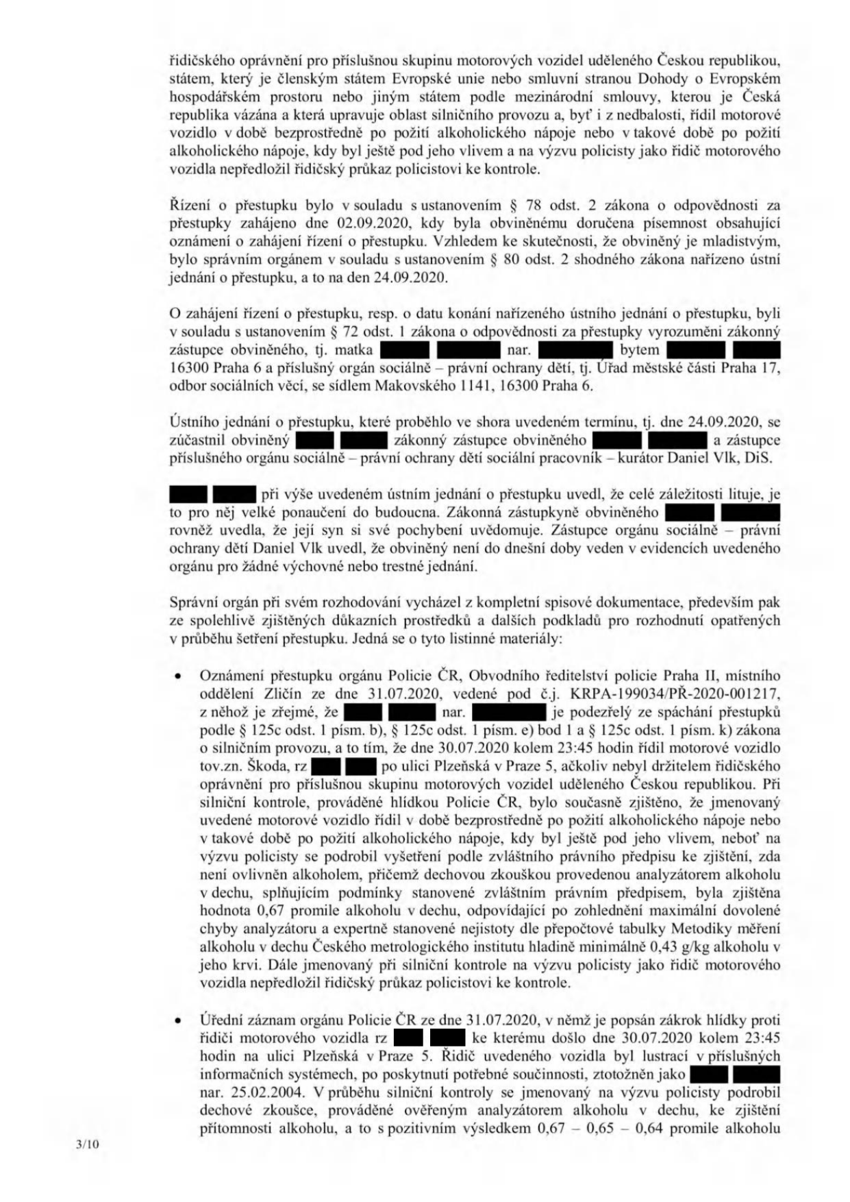 Strana 3/10 úředního rozhodnutí o přestupku. Text obsahuje právní odůvodnění a popis skutkového stavu: řidič řídil motorové vozidlo pod vlivem alkoholu (naměřeno 0,67 promile) a nepředložil řidičský průkaz. Uvádí se datum zahájení řízení 02.09.2020, datum ústního jednání 24.09.2020. Účastníci: obviněný (mladistvý), zákonný zástupce (matka), orgán sociálně-právní ochrany dětí (OSPOD) Praha 17, kurátor Daniel Vlk, DiS. Zmíněna událost ze dne 30.07.2020 v 23:45 na ulici Plzeňská, Praha 5, vozidlo Škoda. Dokument obsahuje citace ustanovení zákona o odpovědnosti za přestupky a zákona o silničním provozu.
