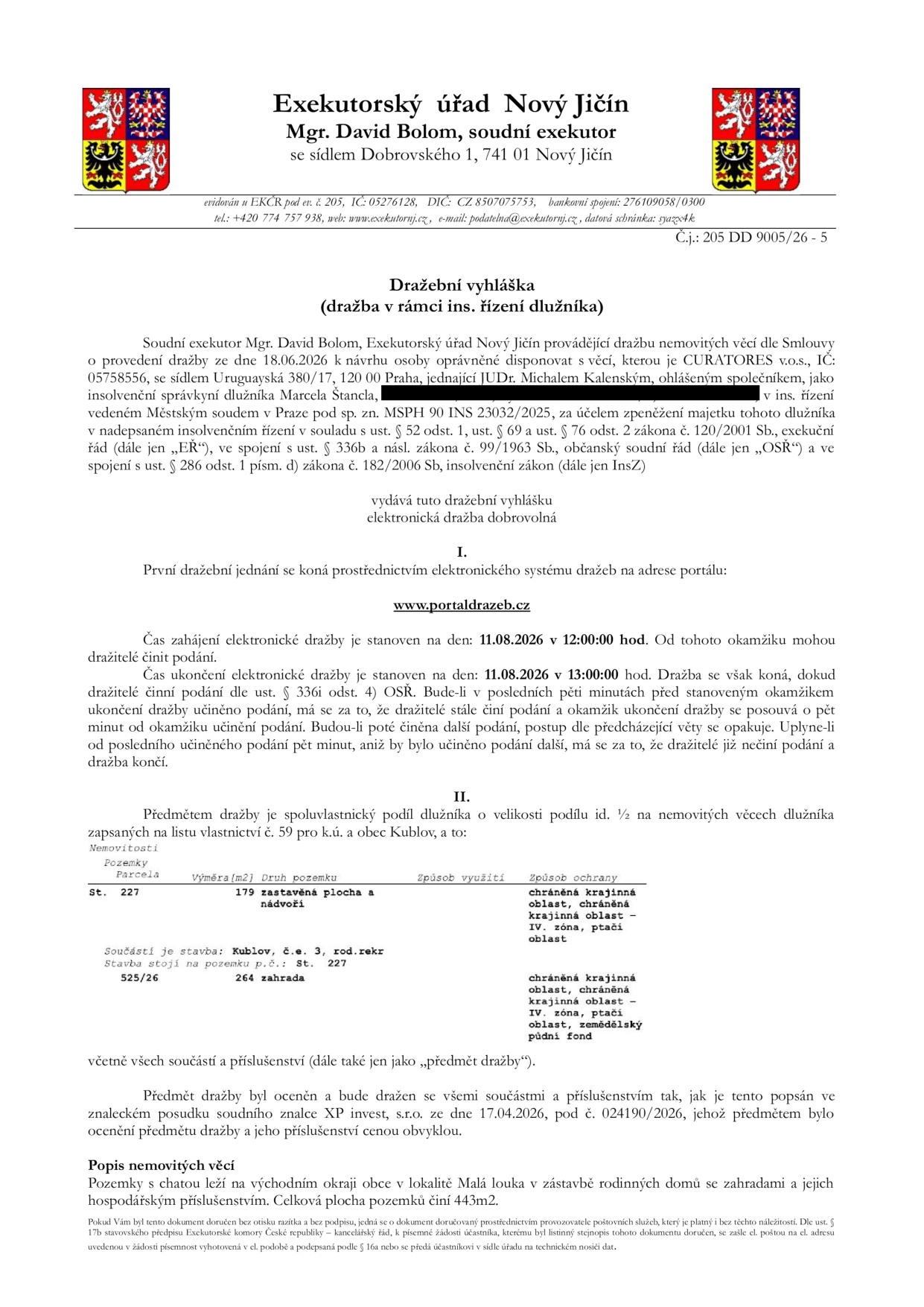 Dražební vyhláška Exekutorského úřadu Nový Jičín, Mgr. David Bolom, č.j. 205 DD 9005/26 - 5. Předmětem dražby je spoluvlastnický podíl dlužníka o velikosti 1/2 na nemovitých věcech v k.ú. a obci Kublov: parcela st. 227 (zastavěná plocha a nádvoří, 179 m2) a stavba č.e. 3 na pozemku st. 227, včetně parcely 525/26 (zahrada, 264 m2). Elektronická dražba proběhne na portálu www.portaldrazeb.cz od 11.08.2026 12:00 do 11.08.2026 13:00 (s možností prodloužení). Nemovitosti se nacházejí na východním okraji obce v lokalitě Malá louka, celková plocha pozemků je 443 m2. Oceněno znaleckým posudkem XP invest, s.r.o. ze dne 17.04.2026.