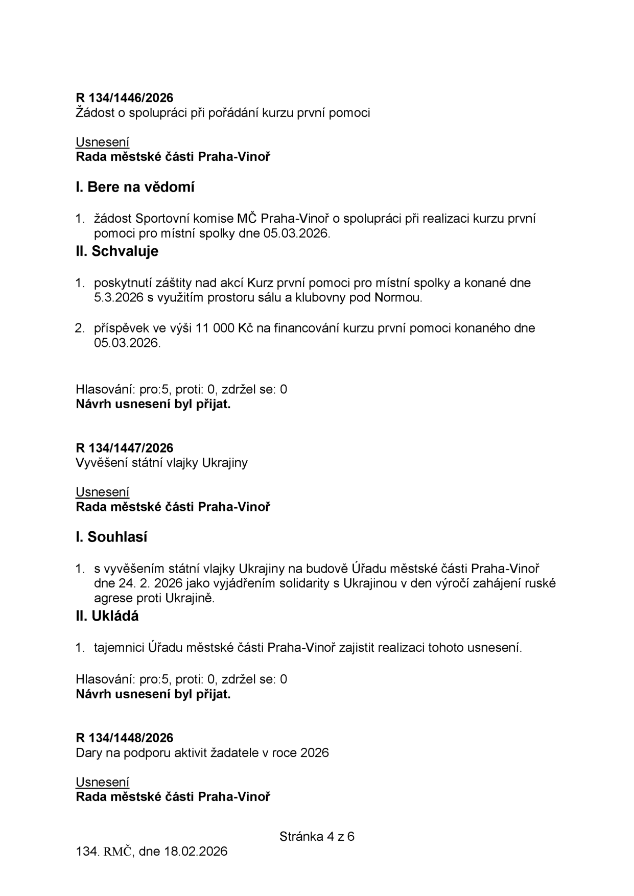 Výpis z usnesení Rady městské části Praha-Vinoř ze dne 18.02.2026 (134. RMČ). Obsahuje tři body: 1) R 134/1446/2026: Žádost o spolupráci při pořádání kurzu první pomoci pro místní spolky dne 05.03.2026, schváleno poskytnutí záštity a příspěvek 11 000 Kč. 2) R 134/1447/2026: Vyvěšení státní vlajky Ukrajiny na budově Úřadu městské části Praha-Vinoř dne 24. 2. 2026 jako vyjádření solidarity k výročí zahájení ruské agrese. 3) R 134/1448/2026: Dary na podporu aktivit žadatele v roce 2026 (text je v dolní části uříznut). Všechna usnesení byla přijata poměrem hlasů 5:0:0.