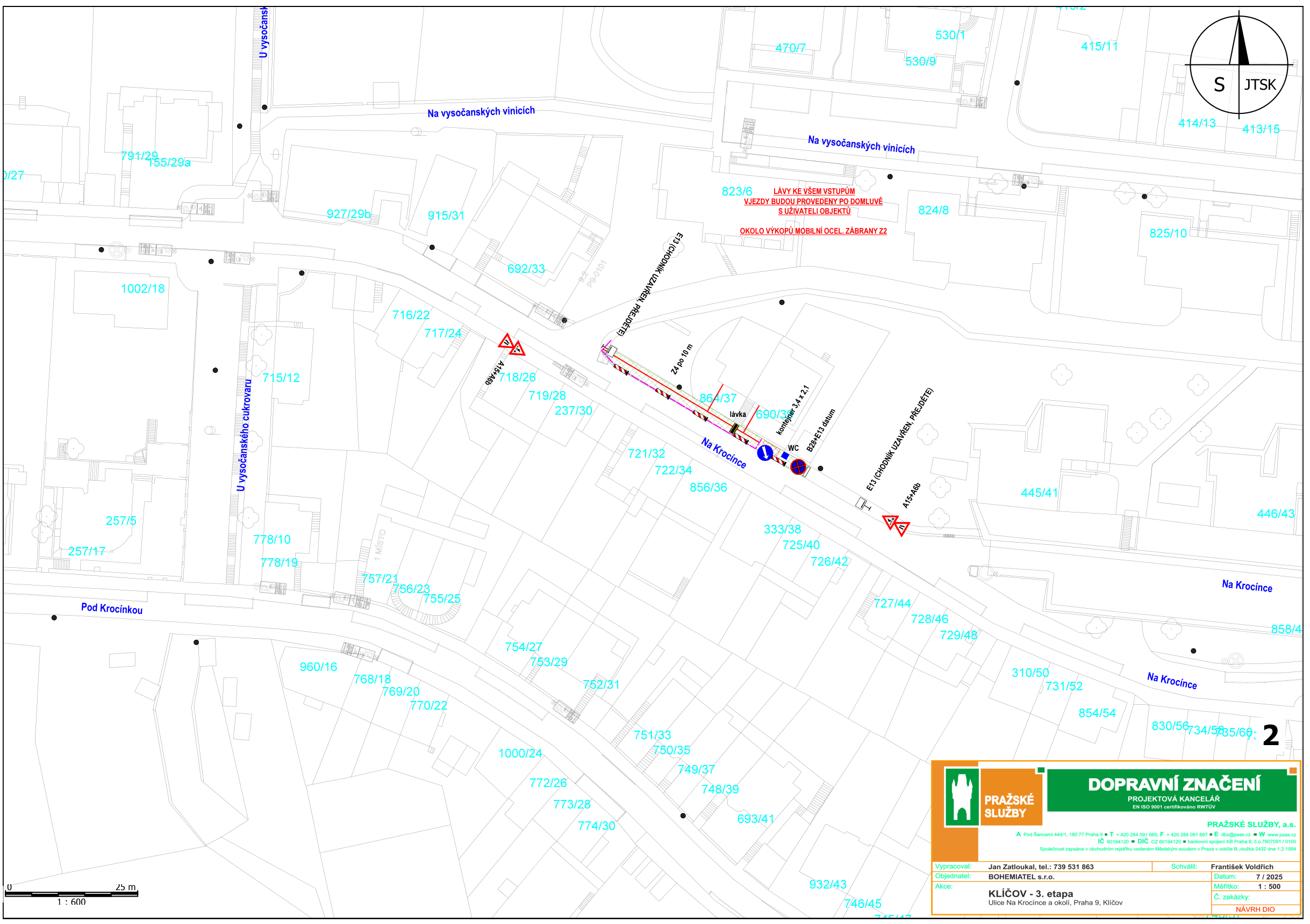 Situační plán dopravního značení pro 3. etapu prací v ulici Na Kročince, Praha 9, Klíčov. Dokument obsahuje katastrální mapu s vyznačením uzavírek chodníků (E13), umístěním kontejneru, lávky a dopravního značení. Texty v plánu: 'LÁVKY KE VŠEM VSTUPŮM VJEZDY BUDOU PROVEDENY PO DOMLUVĚ S UŽIVATELI OBJEKTŮ', 'OKOLO VÝKOPŮ MOBILNÍ OCEL. ZÁBRANY Z2', 'CHODNÍK UZAVŘEN, PŘEJĎETE', 'kontejner 3,4 x 2,1', 'lávka'. V pravém dolním rohu je razítko: 'PRAŽSKÉ SLUŽBY', 'DOPRAVNÍ ZNAČENÍ', 'PROJEKTOVÁ KANCELÁŘ', 'Jan Zatloukal, tel.: 739 531 863', 'BOHEMIATEL s.r.o.', 'KLÍČOV - 3. etapa', 'Ulice Na Kročince a okolí, Praha 9, Klíčov', 'Datum: 7/2025', 'Měřítko: 1:500'.