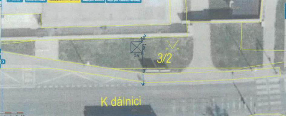 Situační nákres umístění objektu na parcele č. 3/2 v ulici K dálnici nad ortofotomapou.
