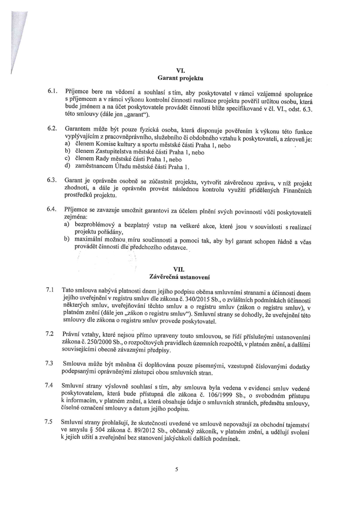 Strana 5 smlouvy obsahující články VI. Garant projektu a VII. Závěrečná ustanovení. Článek VI definuje roli garanta projektu, jeho oprávnění (účast na projektu, kontrola) a povinnosti příjemce vůči garantovi. Článek VII upravuje platnost a účinnost smlouvy (včetně registru smluv), právní vztahy, způsob změn smlouvy (písemné dodatky), evidenci smluv dle zákona č. 106/1999 Sb. a prohlášení o obchodním tajemství dle zákona č. 89/2012 Sb.