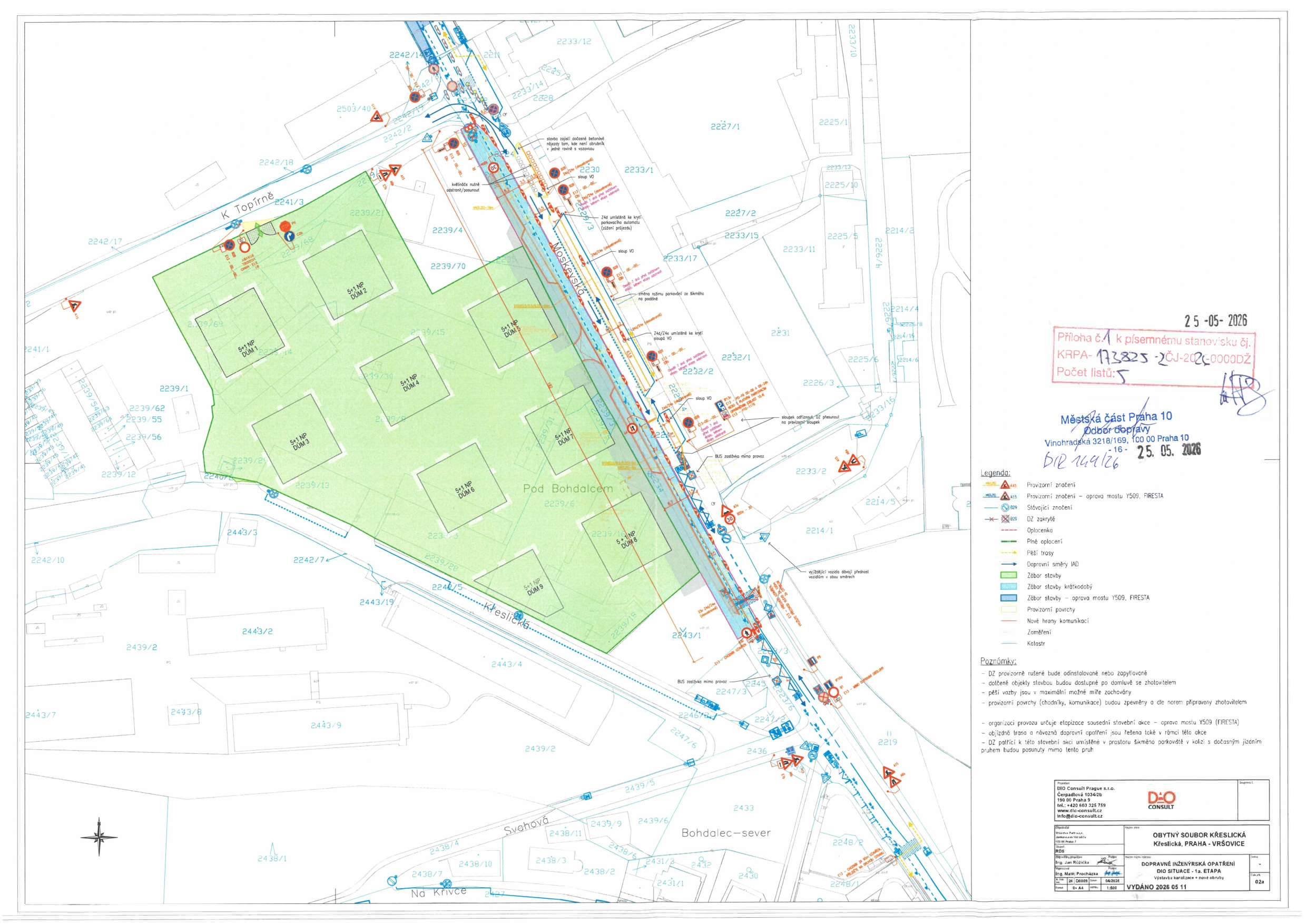 Dopravně inženýrské opatření (DIO) pro projekt 'Obytný soubor Křeslická, Praha - Vršovice'. Dokument obsahuje situační nákres dopravního značení a uzavírek v okolí ulic Moskevská, K Topírně a Křeslická. Obsahuje razítko Městské části Praha 10 s datem 25. 05. 2026 a č.j. 173825/2026. Legenda obsahuje značky pro dopravní značení, zábor stavby, trasy a směry dopravy. Poznámky uvádějí, že provoz bude řešen etapovitě a přístup k objektům bude zachován. Zpracovatel: D&O Consult, vydáno 2026-05-11.