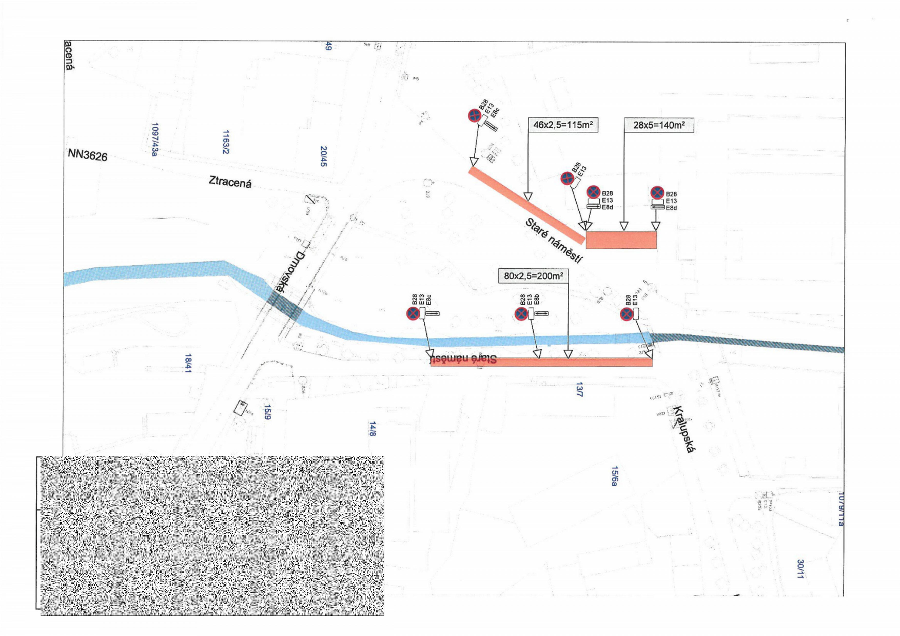 Situační nákres dopravního značení na Starém náměstí. Mapa zobrazuje ulice Ztracená, Dmovská a Kralupská. Jsou zde vyznačeny plochy pro parkování s výpočty ploch: 46x2,5=115m², 28x5=140m² a 80x2,5=200m². V mapě jsou umístěny značky zákazu zastavení (B28) s dodatkovými tabulkami (E13, E8b, E8c, E8d).