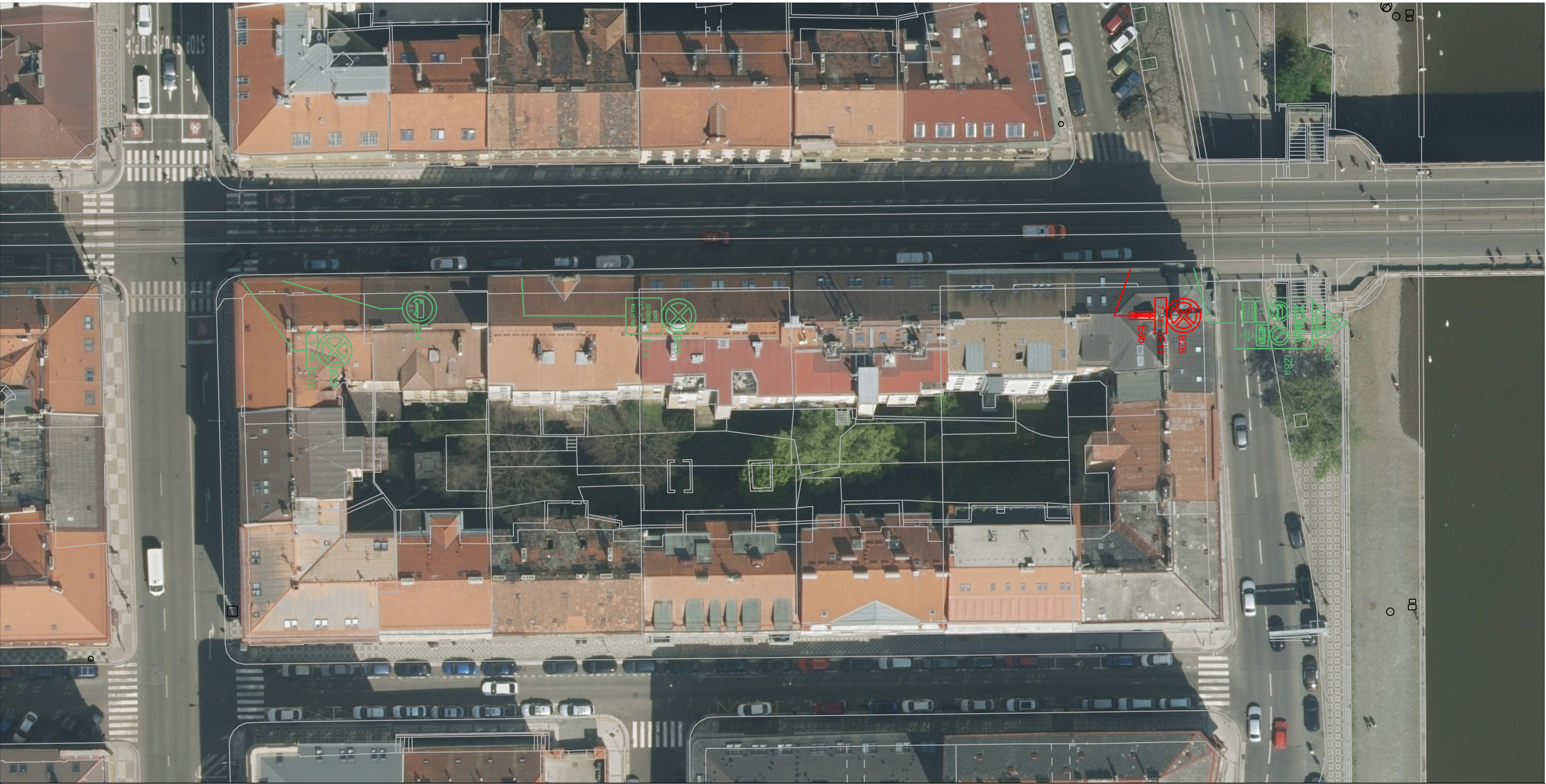 Situační nákres stavby (koordinační výkres) překrytý přes ortofotomapu území.