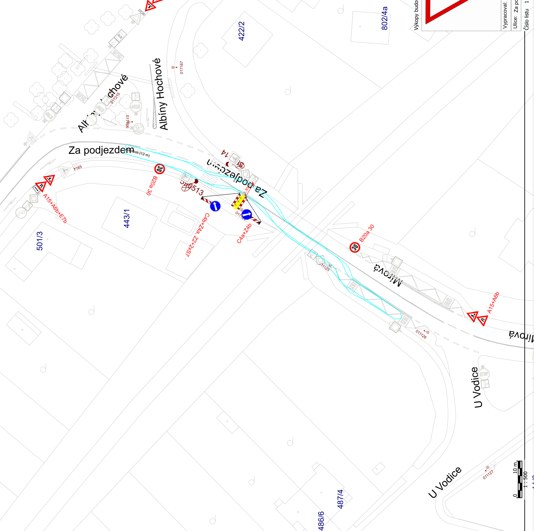 Situační nákres dopravního značení v ulicích Za podjezdem, Albíny Hochové a Mírová. Mapa obsahuje parcelní čísla (např. 501/3, 443/1, 422/2, 802/4a, 486/6, 487/4), názvy ulic, měřítko 1:500 a technické značení dopravních značek (např. B20a 30, A15+A6b, C4a+Z4b, C4b+Z4a, Z2+2xS7).