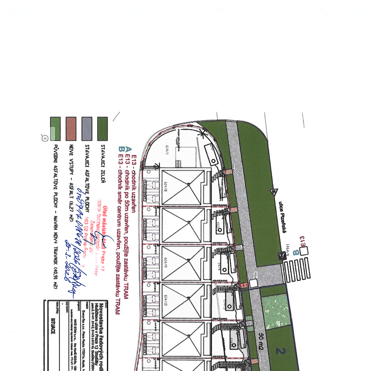 Koordinační situační výkres stavby se zákresem chodníků a zelených ploch u ulice Plzeňská.