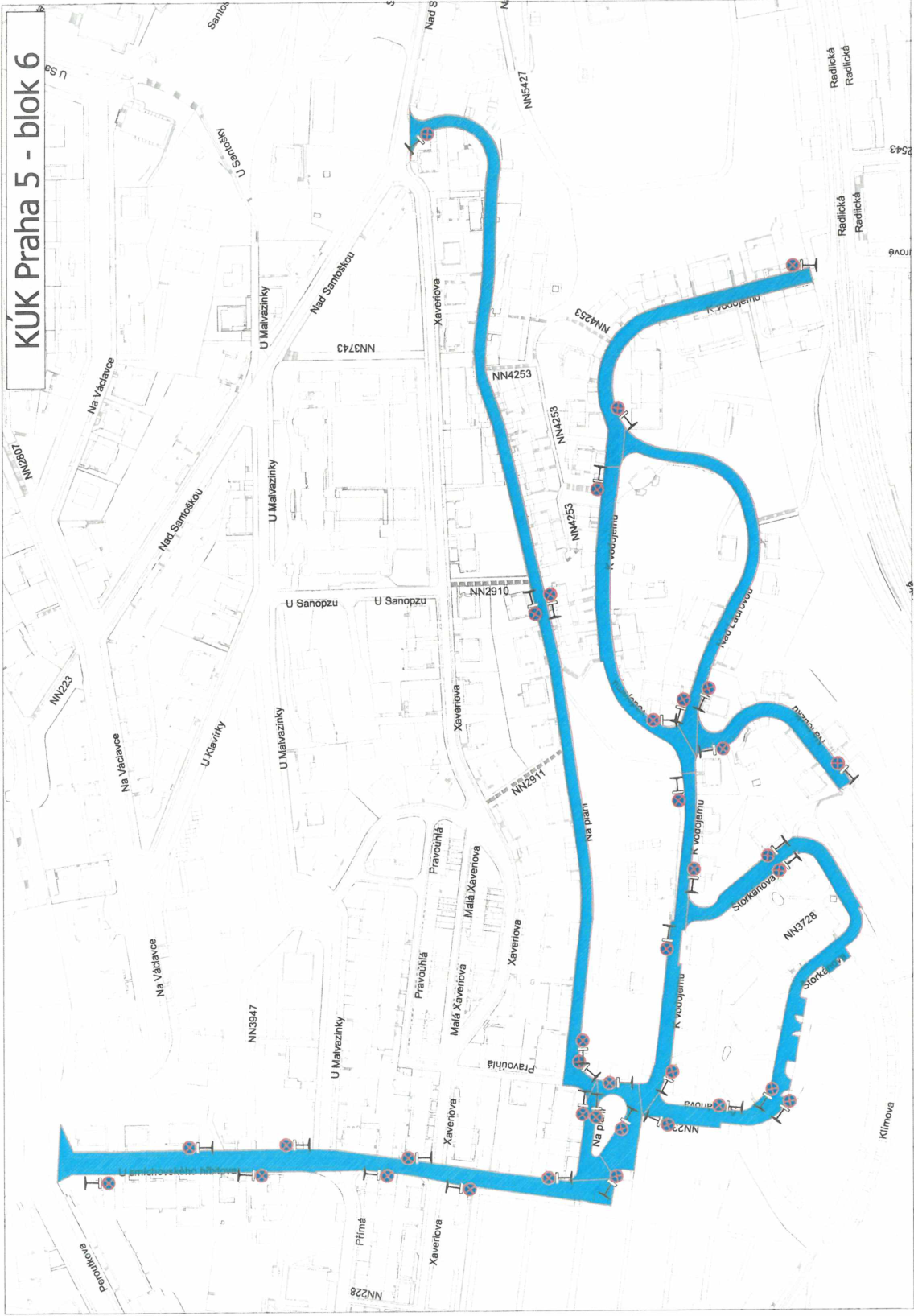 Situační nákres inženýrských sítí (pravděpodobně vodovodní řad) v lokalitě Praha 5 - Malvazinky.