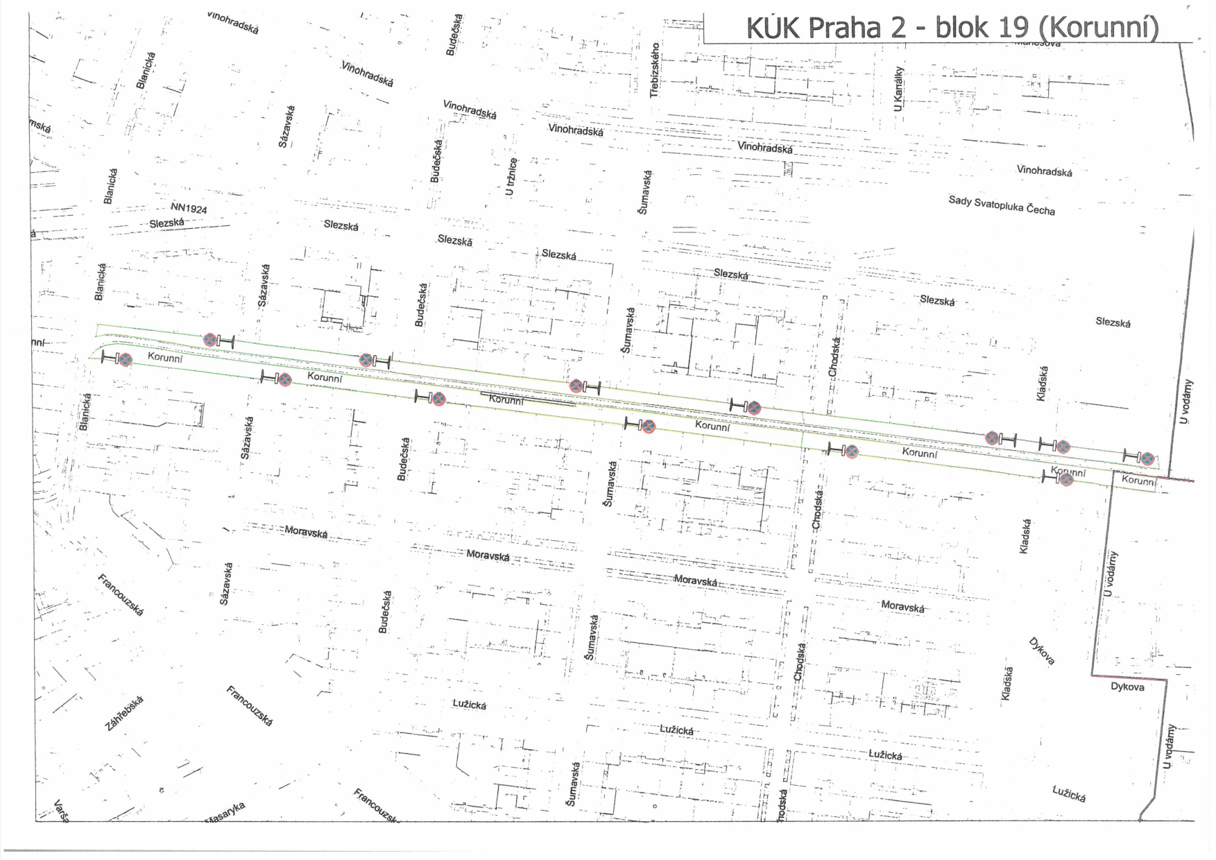 Situační nákres dopravního značení v ulici Korunní v Praze 2.
