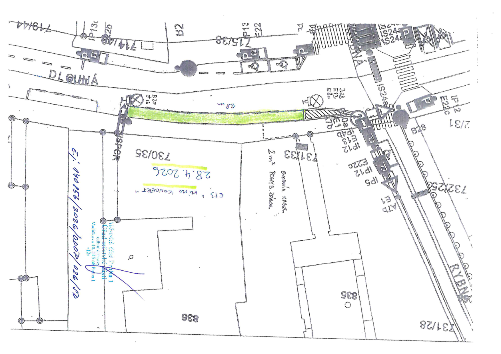 Situační nákres dopravního opatření se zákresem záboru v ulici Dlouhá v Praze.