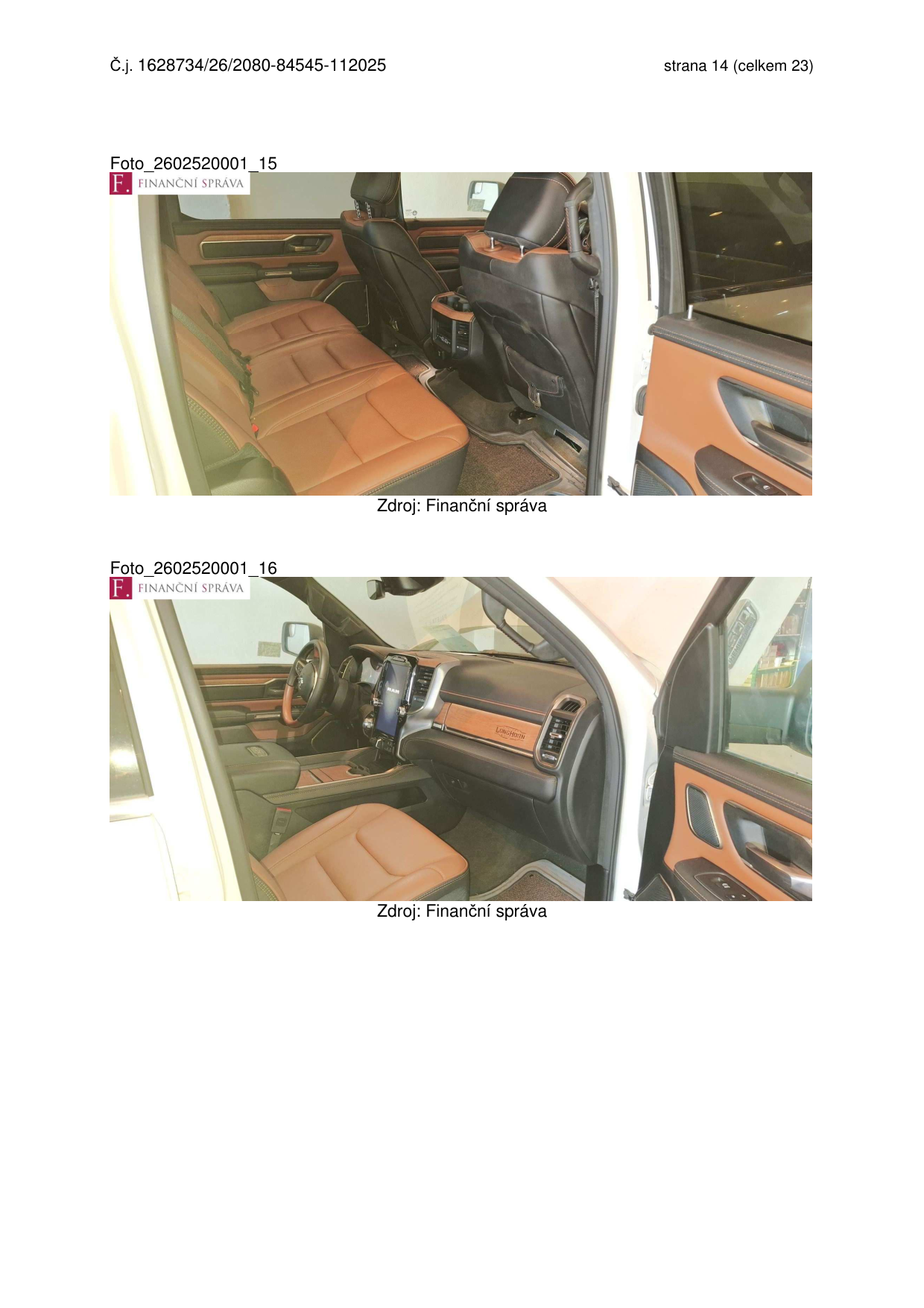 Fotografie interiéru vozidla, pravděpodobně jako příloha dokumentace k majetku.