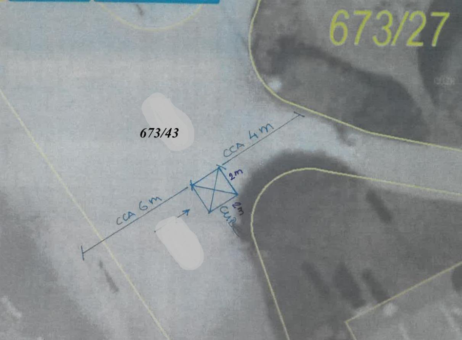 Situační nákres umístění stavby (pravděpodobně rozvaděče) na pozemku č. 673/43 s vyznačenými odstupy.