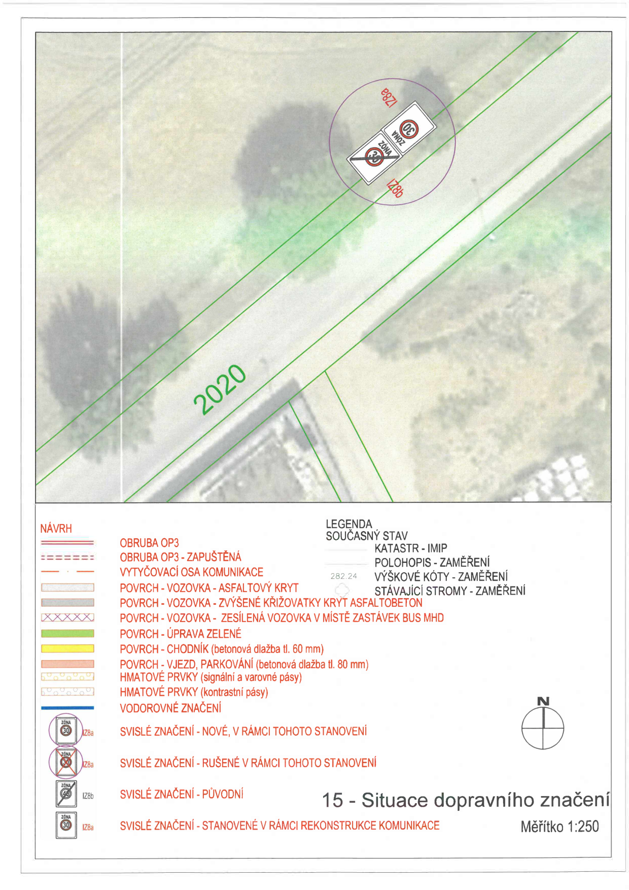 Projektová dokumentace '15 - Situace dopravního značení', měřítko 1:250. Obsahuje situační nákres s vyznačením dopravního značení (IZ8a, IZ8b) nad ortofotomapou. Legenda obsahuje: NÁVRH (Obruba OP3, Obruba OP3 - zapuštěná, Vytyčovací osa komunikace, Povrch - vozovka - asfaltový kryt, Povrch - vozovka - zvýšené křižovatky kryt asfaltobeton, Povrch - vozovka - zesílená vozovka v místě zastávek BUS MHD, Povrch - úprava zeleně, Povrch - chodník (betonová dlažba tl. 60 mm), Povrch - vjezd, parkování (betonová dlažba tl. 80 mm), Hmatové prvky (signální a varovné pásy), Hmatové prvky (kontrastní pásy), Vodorovné značení). SOUČASNÝ STAV: Katastr - IMIP, Polohopis - zaměření, Výškové kóty - zaměření, Stávající stromy - zaměření. Svislé značení: nové v rámci tohoto stanovení (IZ8a), rušené v rámci tohoto stanovení (IZ8a), původní (IZ8b), stanovené v rámci rekonstrukce komunikace (IZ8a).