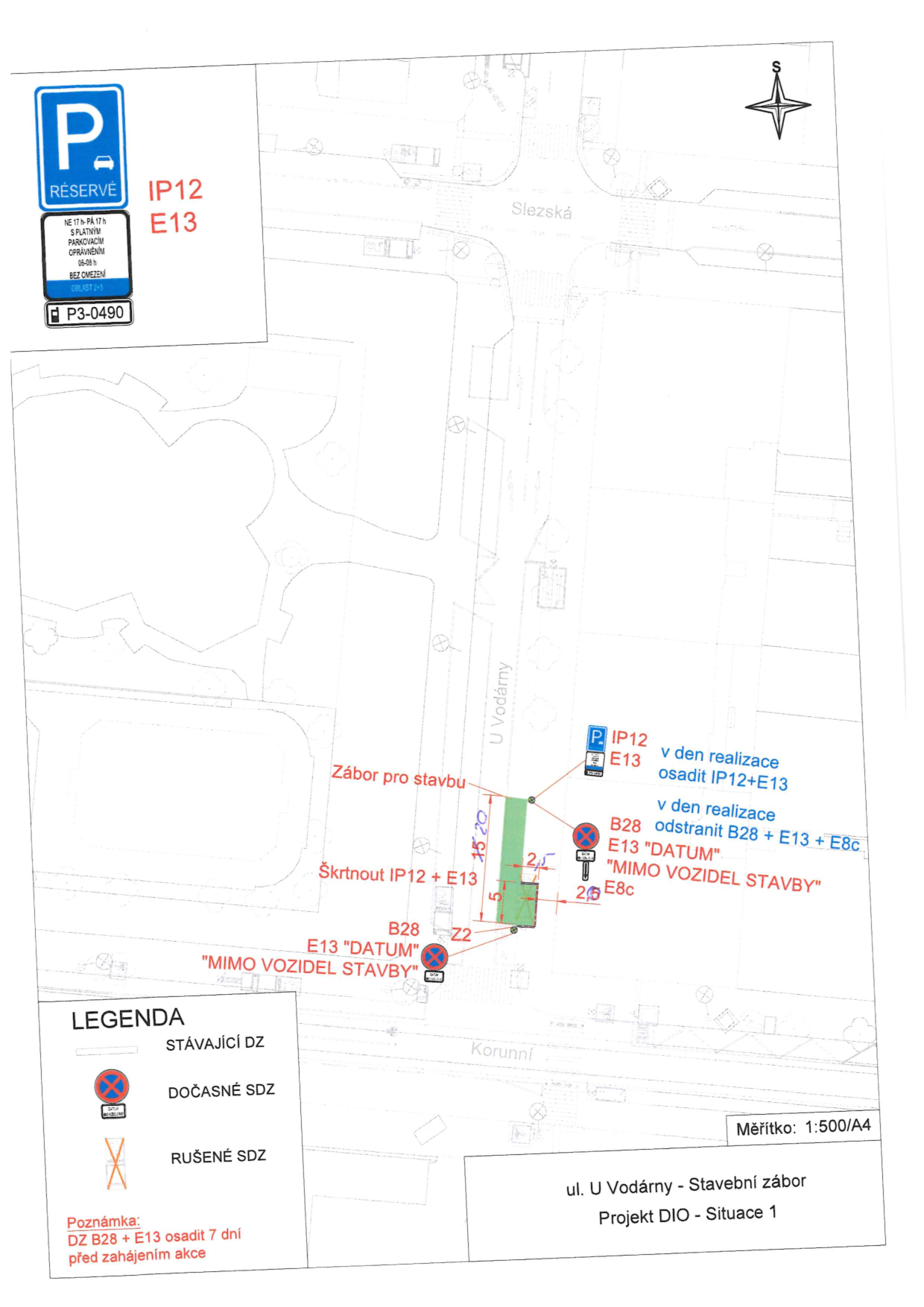 Projekt DIO (Dopravně inženýrské opatření) pro stavební zábor na ulici U Vodárny. Dokument obsahuje situační nákres záboru pro stavbu (zeleně vyznačená plocha o rozměrech 15x2,5 m a 5x2,6 m). Obsahuje instrukce pro dopravní značení: 1. V den realizace osadit IP12+E13. 2. V den realizace odstranit B28 + E13 + E8c. 3. Škrtnout stávající IP12 + E13. 4. Osadit B28 + E13 'DATUM' 'MIMO VOZIDEL STAVBY'. Poznámka: DZ B28 + E13 osadit 7 dní před zahájením akce. Legenda značek: Stávající DZ, Dočasné SDZ, Rušené SDZ. Měřítko: 1:500/A4.