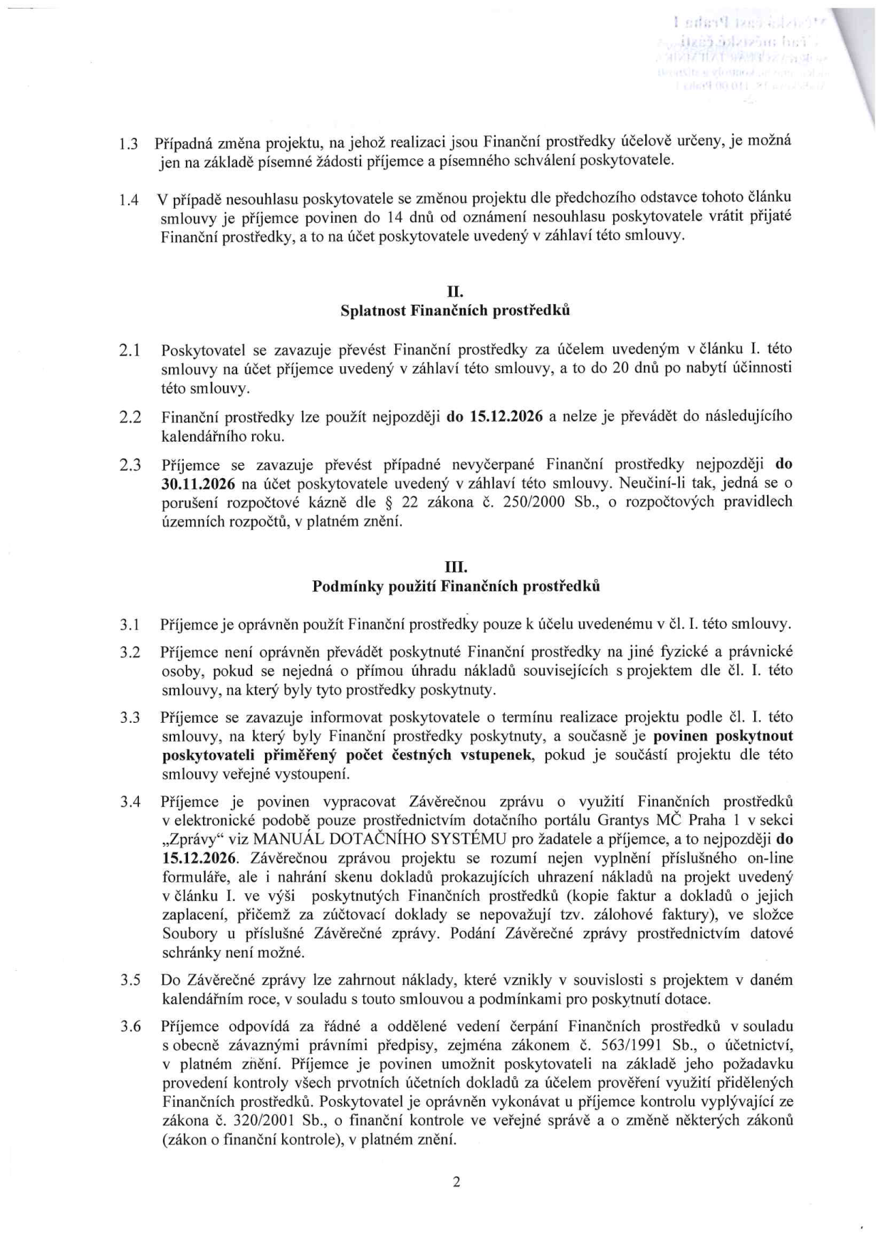 Strana 2 smlouvy o poskytnutí finančních prostředků. Obsahuje body: 1.3 (změna projektu), 1.4 (nesouhlas poskytovatele), II. Splatnost finančních prostředků (2.1 převod do 20 dnů, 2.2 použití do 15.12.2026, 2.3 vrácení nevyčerpaných prostředků do 30.11.2026), III. Podmínky použití finančních prostředků (3.1 účelové určení, 3.2 zákaz převodu, 3.3 informační povinnost a poskytnutí vstupenek, 3.4 vypracování závěrečné zprávy přes dotační portál Grantys MČ Praha 1 do 15.12.2026, 3.5 uznatelnost nákladů, 3.6 vedení účetnictví a povinnost umožnit kontrolu dle zákona č. 563/1991 Sb. a č. 320/2001 Sb.).