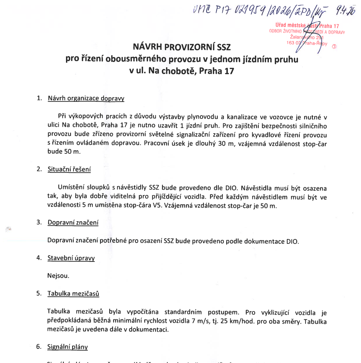 Úřední dokument: NÁVRH PROVIZORNÍ SSZ pro řízení obousměrného provozu v jednom jízdním pruhu v ul. Na chobotě, Praha 17. Číslo jednací: UMC P17 021959/2026/ZPD/kr, datum 9.4.26. Obsah: 1. Návrh organizace dopravy: kvůli výkopovým pracím (plynovod, kanalizace) v ul. Na chobotě bude uzavřen 1 jízdní pruh, zřízeno provizorní světelné signalizační zařízení (SSZ) pro kyvadlový provoz. Pracovní úsek 30 m, vzdálenost stop-čar 50 m. 2. Situační řešení: umístění dle DIO, stop-čára V5 5 m před návěstidlem. 3. Dopravní značení: dle dokumentace DIO. 4. Stavební úpravy: nejsou. 5. Tabulka mezičasů: vypočítána pro rychlost 7 m/s (25 km/h). 6. Signální plány.