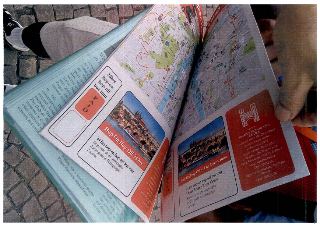 Turistický materiál a mapa Prague Panorama Extra obsahující informace o hop-on hop-off bus tour (24 hrs hop-on hop-off bus tour, Stops near all the major sight…