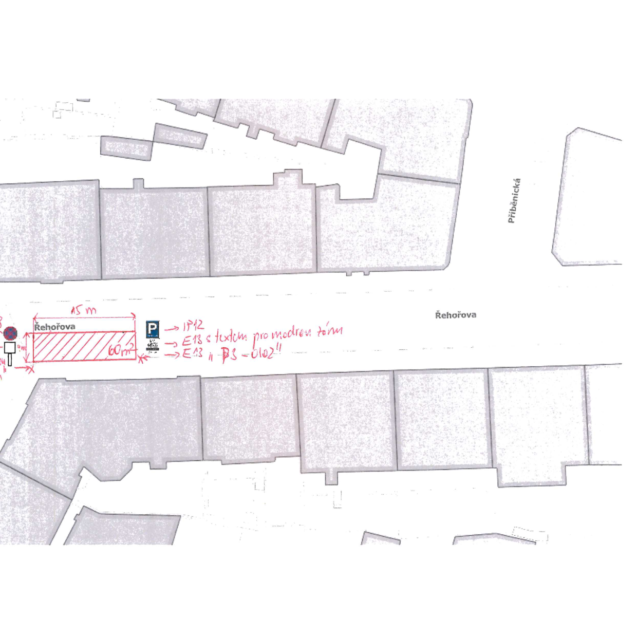 Situační nákres parkovací zóny v ulici Řehořova (křižovatka s ulicí Přiběnická). Nákres obsahuje vyznačenou parkovací plochu o délce 60 m. U parkovacího místa je uvedeno dopravní značení: IP 12 (parkoviště), E 13 s textem 'pro modrou zónu' a E 13 'P3-0102'.