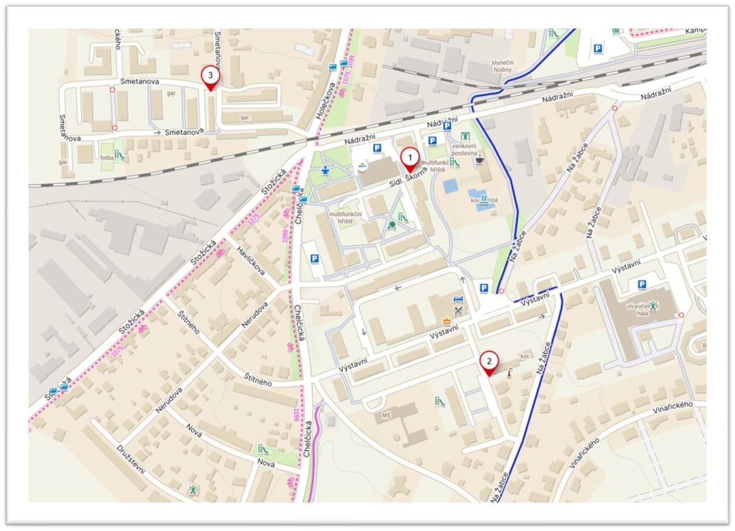 Situační mapa s vyznačenými body zájmu (1, 2, 3). Mapa zobrazuje uliční síť v oblasti s ulicemi: Smetanova, Holečkova, Nádražní, Stožická, Havlíčkova, Chelčického, Štitného, Nerudova, Nová, Družstevní, Výstavní, Na Žabce, Vinařického. Dále obsahuje popisky: Sídliště Škorna, multifunkční hřiště, venkovní posilovna, sluneční hodiny, víceúčelová hala, MŠ (mateřská škola), fotbalové hřiště a cyklotrasy č. 1075 a 1099.