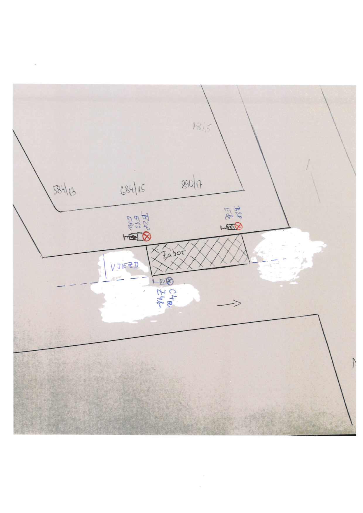 Situační nákres dopravního značení. Obsahuje katastrální čísla parcel: 584/13, 684/15, 890/17 a 280/5. V nákresu je vyznačena oblast označená jako 'Zabor' (zábor) a 'VJEZD'. Jsou zde zakresleny dopravní značky: B2P (zákaz vjezdu), E13 (dodatková tabulka), C4b (přikázaný směr objíždění) a značka B28 (zákaz zastavení).