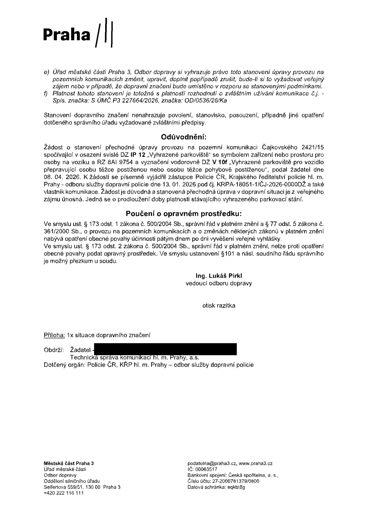 Úřední oznámení Městské části Praha 3, Odboru dopravy, týkající se stanovení přechodné úpravy provozu na pozemní komunikaci Čajkovského 2421/15. Jedná se o prodloužení platnosti vyhrazeného parkoviště pro vozidlo přepravující osobu těžce postiženou (RZ 8AI 9754). Dokument obsahuje body e) a f) o pravomoci úřadu a platnosti rozhodnutí, odůvodnění žádosti, poučení o opravném prostředku a podpisy. Podepsán Ing. Lukáš Pirkl, vedoucí odboru dopravy. Přílohou je situační nákres dopravního značení. Adresa úřadu: Seifertova 559/51, 130 00 Praha 3.