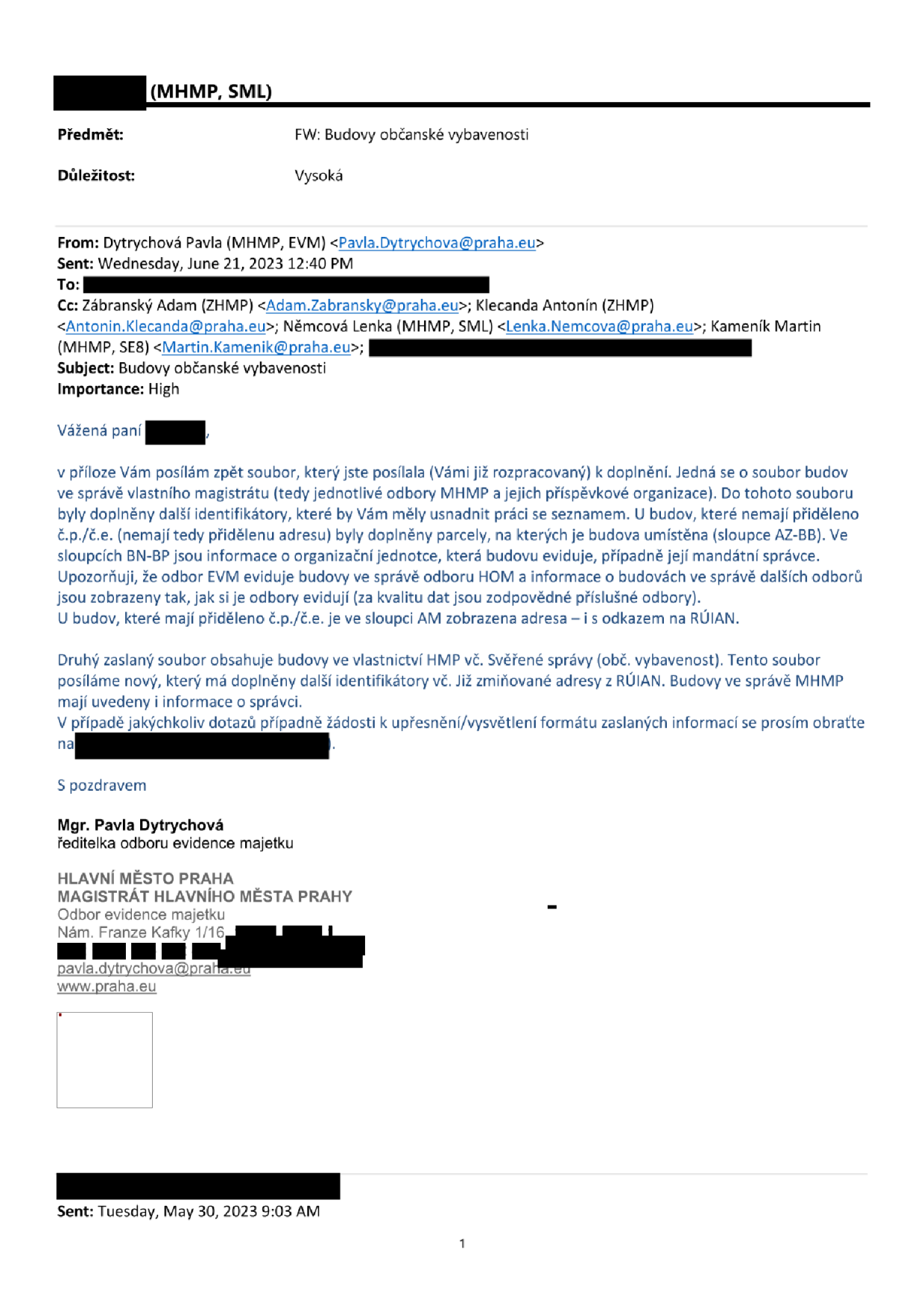 E-mailová komunikace ze dne 21. června 2023, 12:40 PM. Odesílatel: Mgr. Pavla Dytrychová, ředitelka odboru evidence majetku, Magistrát hlavního města Prahy. Předmět: FW: Budovy občanské vybavenosti. Obsah: E-mail obsahuje informace o zaslaných souborech s evidencí budov ve správě magistrátu a budov ve vlastnictví HMP. Soubory obsahují identifikátory, parcely (sloupce AZ-BB), informace o organizačních jednotkách a mandátních správcích, adresy z RÚIAN (sloupec AM) a odkazy. Kontakt pro dotazy: odbor evidence majetku, Nám. Franze Kafky 1/16, Praha, www.praha.eu, pavla.dytrichova@praha.eu.