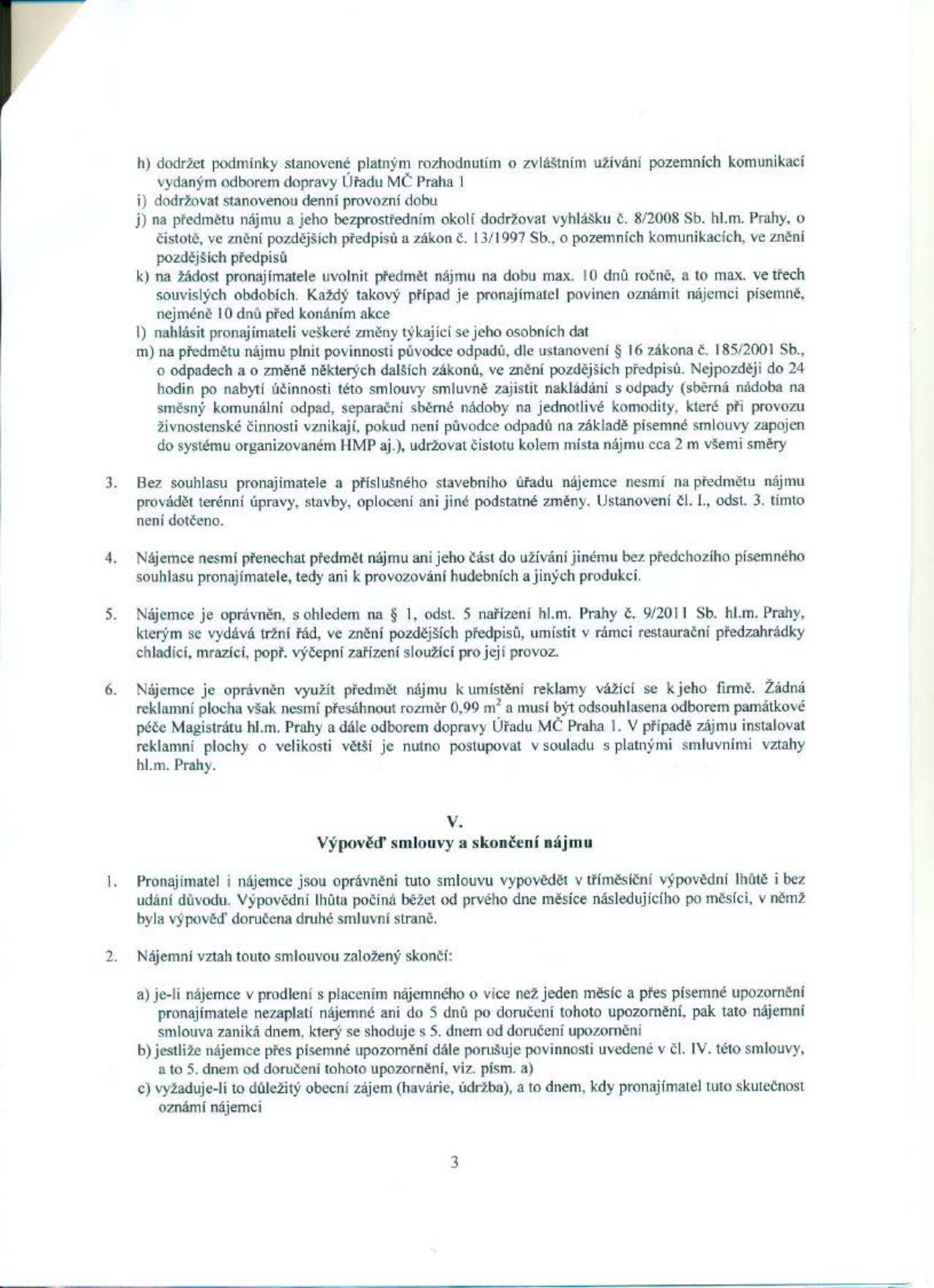 Strana 3 nájemní smlouvy obsahující povinnosti nájemce a podmínky výpovědi. Povinnosti nájemce: dodržování rozhodnutí o zvláštním užívání komunikací, dodržování provozní doby, čistoty a vyhlášek, ohlašování změn osobních údajů, nakládání s odpady. Omezení: zákaz stavebních úprav bez souhlasu, zákaz přenechání předmětu nájmu jinému, pravidla pro umístění restaurační zahrádky a reklamy (max. 0,99 m2). Část V. Výpověď smlouvy a skončení nájmu: výpovědní lhůta 3 měsíce, důvody pro okamžité ukončení (prodlení s placením nájemného, porušování povinností, důležitý obecný zájem).