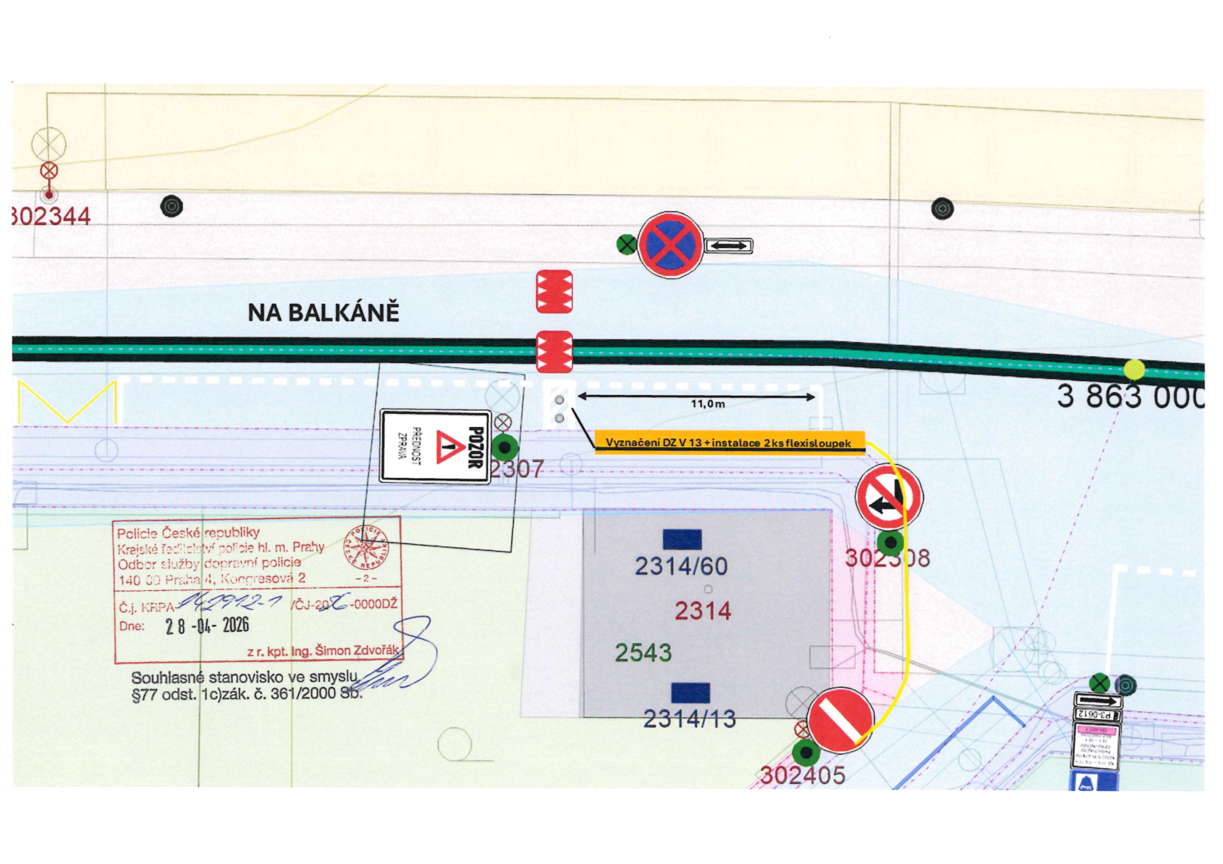 Situační nákres dopravního značení v ulici Na Balkáně. Obsahuje: dopravní značku 'Pozor' (A 15), zákaz zastavení (B 28) s dodatkovou tabulkou, zákaz odbočení vlevo (B 24), zákaz vjezdu všech vozidel (B 11), vyznačený úsek 11,0 m s poznámkou 'Vyznačení DZ V 13 + instalace 2 ks flexisloupek'. Součástí je úřední razítko Policie České republiky, Krajské ředitelství policie hl. m. Prahy, Odbor služby dopravní policie, č.j. KRPA-142912-1/ČJ-2026-0000DŽ, datum 28-04-2026, podepsáno Ing. Šimonem Zdvořákem, se souhlasným stanoviskem dle §77 odst. 1c) zák. č. 361/2000 Sb.