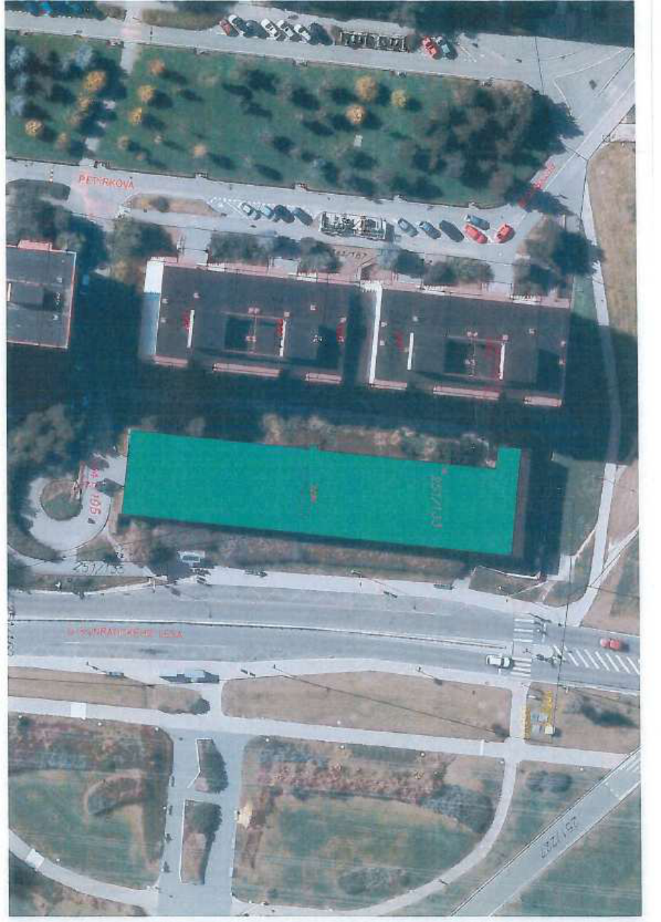 Ortofoto snímek území s vyznačenou parcelou (pravděpodobně 251/133) v rámci stavebního nebo územního řízení.