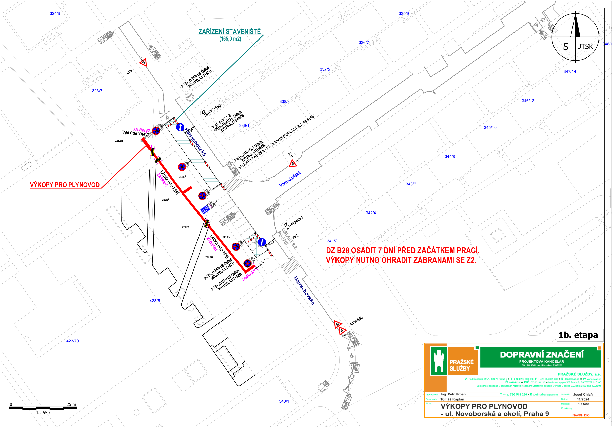 Plán dopravního značení pro 1. etapu výkopových prací pro plynovod v ulici Novoborská a okolí, Praha 9. Dokument obsahuje situační nákres s vyznačením záborů, lávek pro pěší, dopravního značení (např. A15, B28, P9-0115) a zařízení staveniště (165,0 m2). Textové poznámky: 'VÝKOPY PRO PLYNOVOD', 'DZ B28 OSADIT 7 DNÍ PŘED ZAČÁTKEM PRACÍ. VÝKOPY NUTNO OHRADIT ZÁBRANAMI SE Z2.', '1b. etapa'. Informace v patičce: Pražské služby, a.s., projektová kancelář, vypracoval Ing. Petr Urban, objednatel Tomáš Kaplan, datum 11/2024, měřítko 1:500, kontakt: 736 518 280, petr.urban@psas.cz.