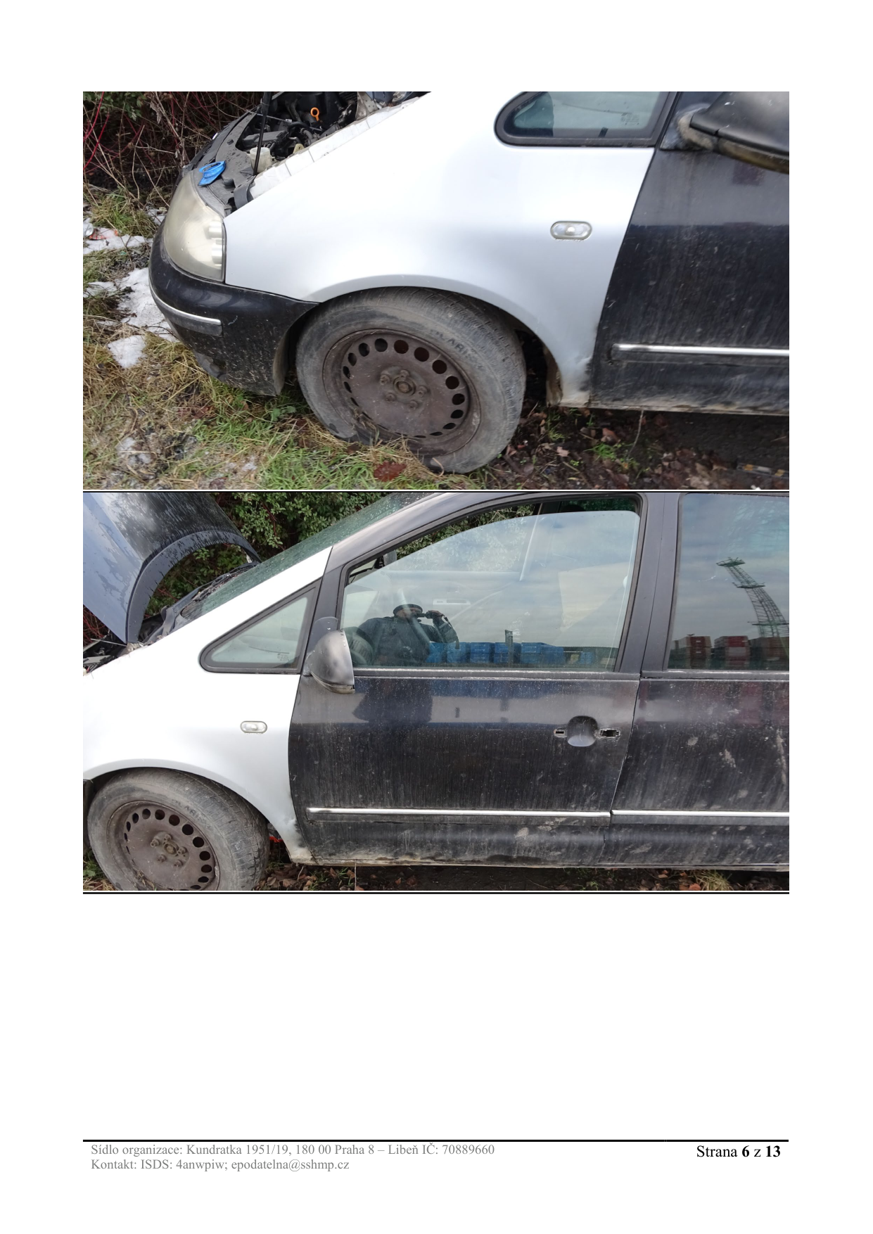 Fotografie poškozeného osobního automobilu, pravděpodobně jako příloha dokumentace k majetkové škodě nebo odtahu vozidla.