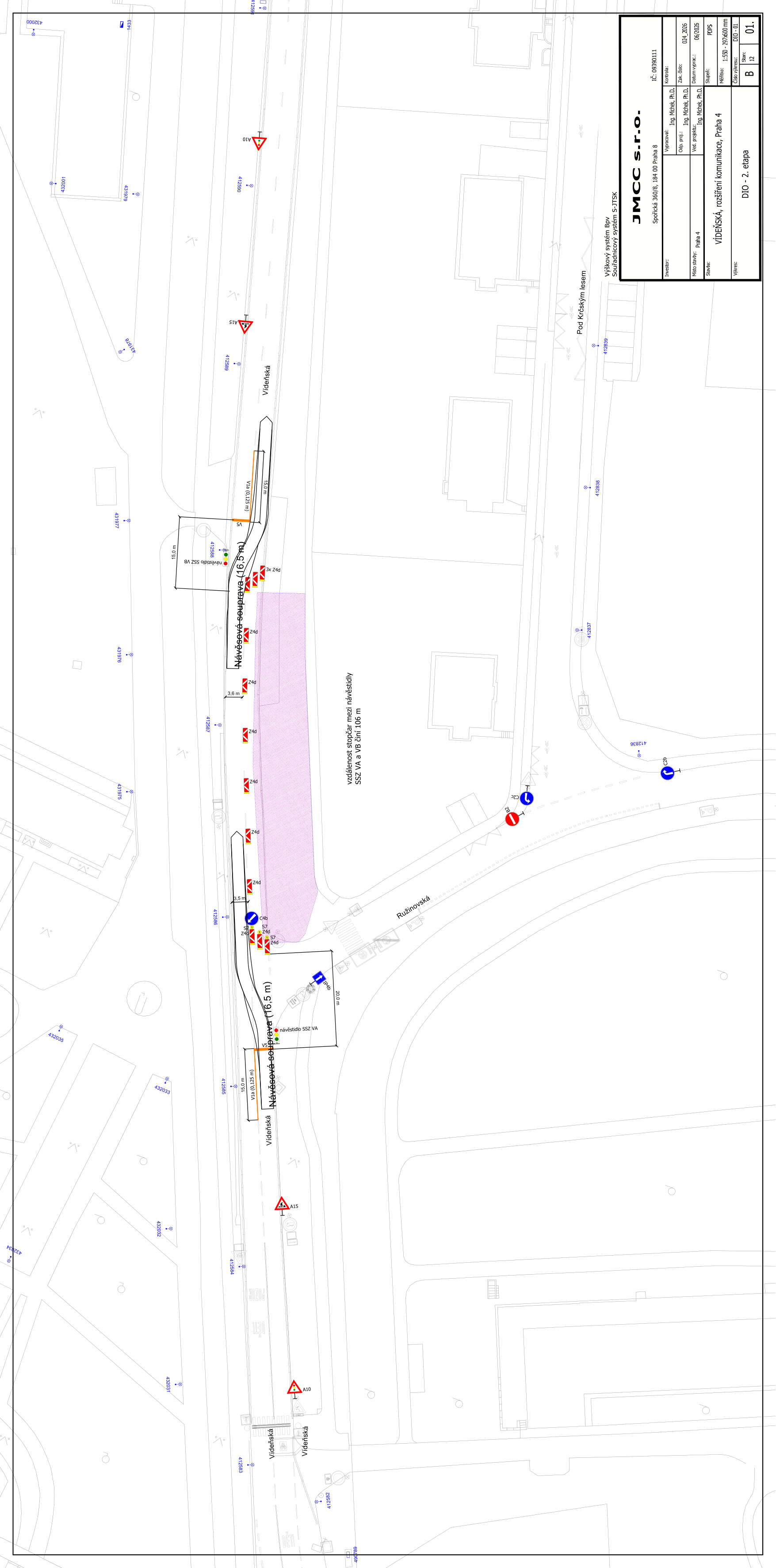 Projektová dokumentace (DIO - 2. etapa) pro rozšíření komunikace Vídeňská, Praha 4. Výkres obsahuje situační nákres dopravního značení, vyznačení návěsových souprav (16,5 m), vzdálenost stopčar mezi návěstidly SSZ VA a VB činí 106 m. Zpracovatel: JMCC s.r.o., Spálená 360/8, 184 00 Praha 8. Datum: 06/2026.