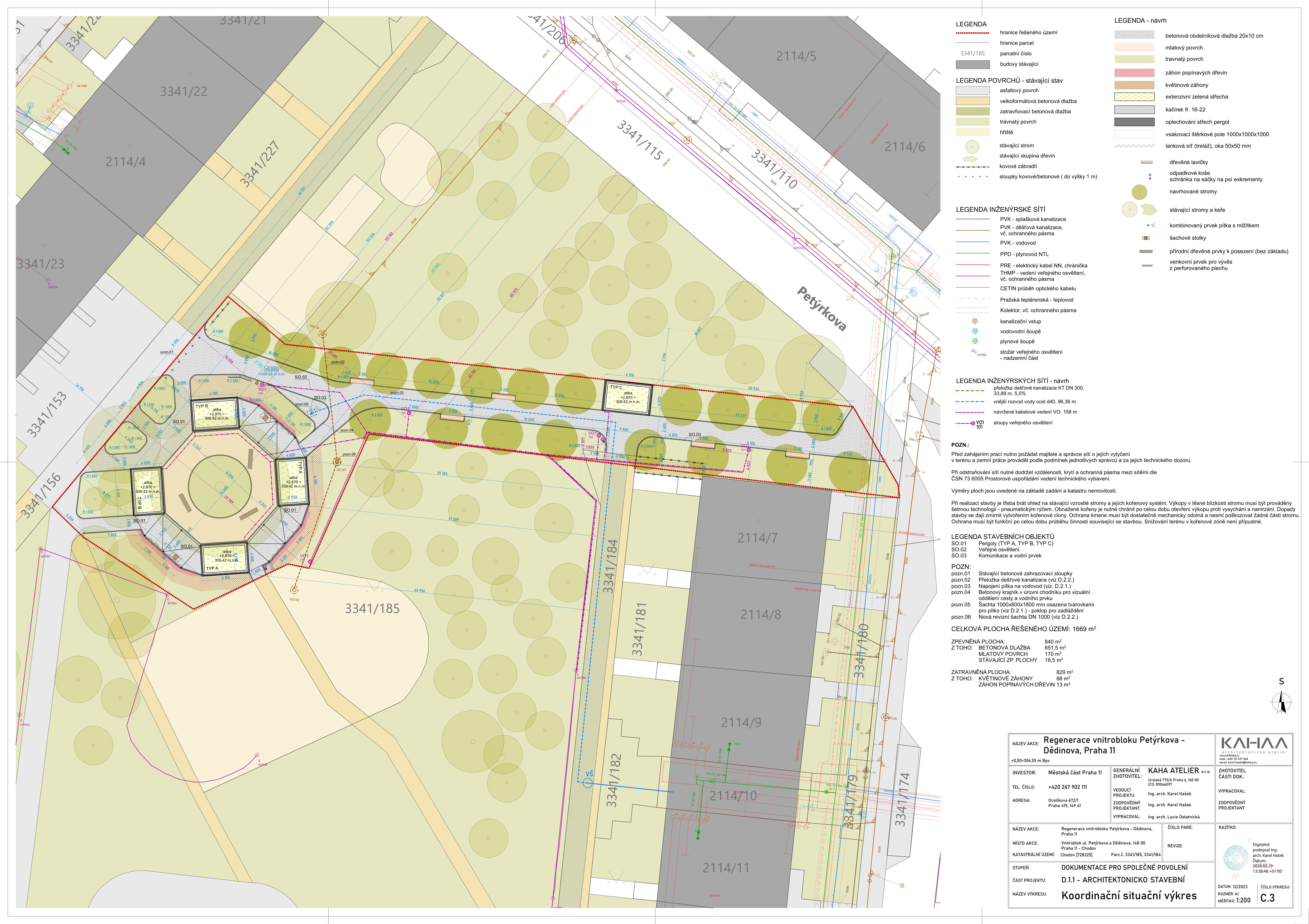 Koordinační situační výkres projektu 'Regenerace vnitrobloku Petýrkova - Dědinova, Praha 11'. Dokument obsahuje technické informace o úpravách ploch, inženýrských sítích a stavebních objektech (SO.01 Pergoly, SO.02 Veřejné osvětlení, SO.03 Komunikace a vodní prvek). Celková plocha řešeného území je 1669 m². Investor: Městská část Praha 11. Projektant: KAHA ATELIÉR. Datum: 12/2023. Výkres obsahuje legendu materiálů (betonová dlažba, mlatový povrch, trávník, záhony), inženýrských sítí a poznámky k realizaci stavby.