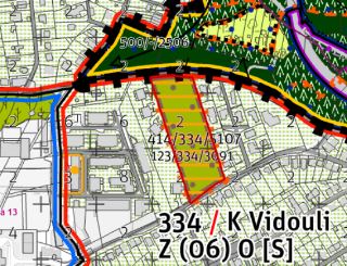 Výřez územního plánu s vyznačenou plochou. Uvnitř plochy jsou uvedena čísla: 414/334/5107 a 123/334/3091. V dolní části je text: '334 / K Vidouli' a 'Z (06) O…