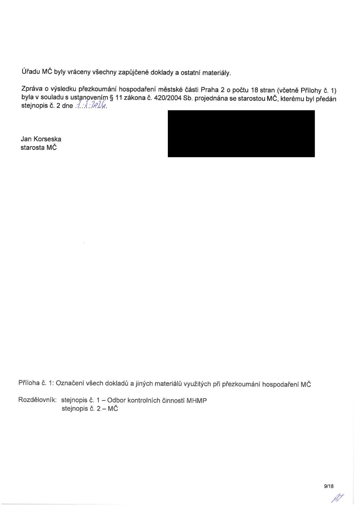 Úřední záznam o vrácení zapůjčených dokladů a materiálů. Text: 'Úřadu MČ byly vráceny všechny zapůjčené doklady a ostatní materiály. Zpráva o výsledku přezkoumání hospodaření městské části Praha 2 o počtu 18 stran (včetně Přílohy č. 1) byla v souladu s ustanovením § 11 zákona č. 420/2004 Sb. projednána se starostou MČ, kterému byl předán stejnopis č. 2 dne 7. 5. 2026. Jan Korseska, starosta MČ. Příloha č. 1: Označení všech dokladů a jiných materiálů využitých při přezkoumání hospodaření MČ. Rozdělovník: stejnopis č. 1 – Odbor kontrolních činností MHMP, stejnopis č. 2 – MČ. Strana 9/18.'