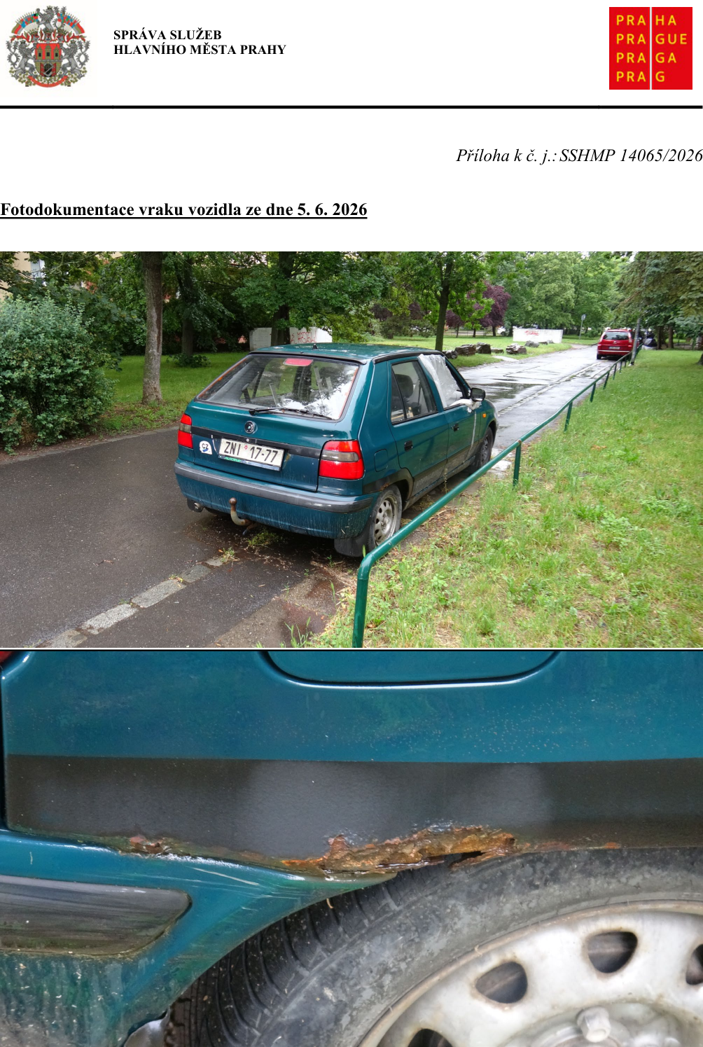 Fotodokumentace vraku vozidla ze dne 5. 6. 2026. Dokument obsahuje hlavičku 'SPRÁVA SLUŽEB HLAVNÍHO MĚSTA PRAHY', referenční číslo 'Příloha k č. j.: SSHMP 14065/2026'. Na fotografii je zachycen tmavě zelený osobní automobil značky Škoda (model Felicia) s registrační značkou ZNI 17-77, zaparkovaný u silnice. Druhá část obrázku detailně zobrazuje rozsáhlou korozi na zadním lemu blatníku vozidla.