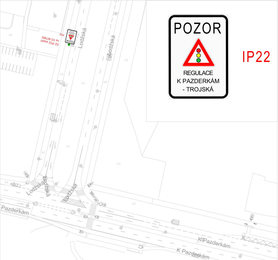 Situační nákres umístění dopravního značení IP22 na ulici Lodžská v Praze. Značka IP22 obsahuje text: 'POZOR', symbol semaforu a text 'REGULACE K PAZDERKÁM - TROJSKÁ'. V nákresu je vyznačeno umístění značky na veřejném osvětlení (VO 807983) a okolní ulice Lodžská a K Pazderkám.