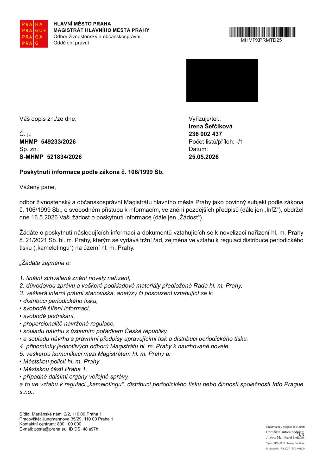 Úřední dokument Magistrátu hlavního města Prahy, Odbor živnostenský a občanskosprávní, Oddělení právní. Předmět: Poskytnutí informace podle zákona č. 106/1999 Sb. Číslo jednací: MHMP 549233/2026, spisová značka: S-MHMP 51834/2026. Datum: 25.05.2026. Vyřizuje: Irena Šefčíková, tel: 236 002 437. Dokument reaguje na žádost ze dne 16.5.2026 ohledně novelizace nařízení hl. m. Prahy č. 21/2021 Sb. (tržní řád) ve vztahu k regulaci distribuce periodického tisku („kamelotingu“). Žádost obsahuje body: 1. finální znění novely, 2. důvodová zpráva a podkladové materiály, 3. právní stanoviska a analýzy (distribuce tisku, svoboda šíření informací, svoboda podnikání, proporcionalita, soulad s ústavním pořádkem a právními předpisy), 4. připomínky odborů Magistrátu, 5. komunikace s Městskou policií hl. m. Prahy, Městskou částí Praha 1 a dalšími orgány ve vztahu k regulaci „kamelotingu“ nebo společnosti Info Prague s.r.o.
