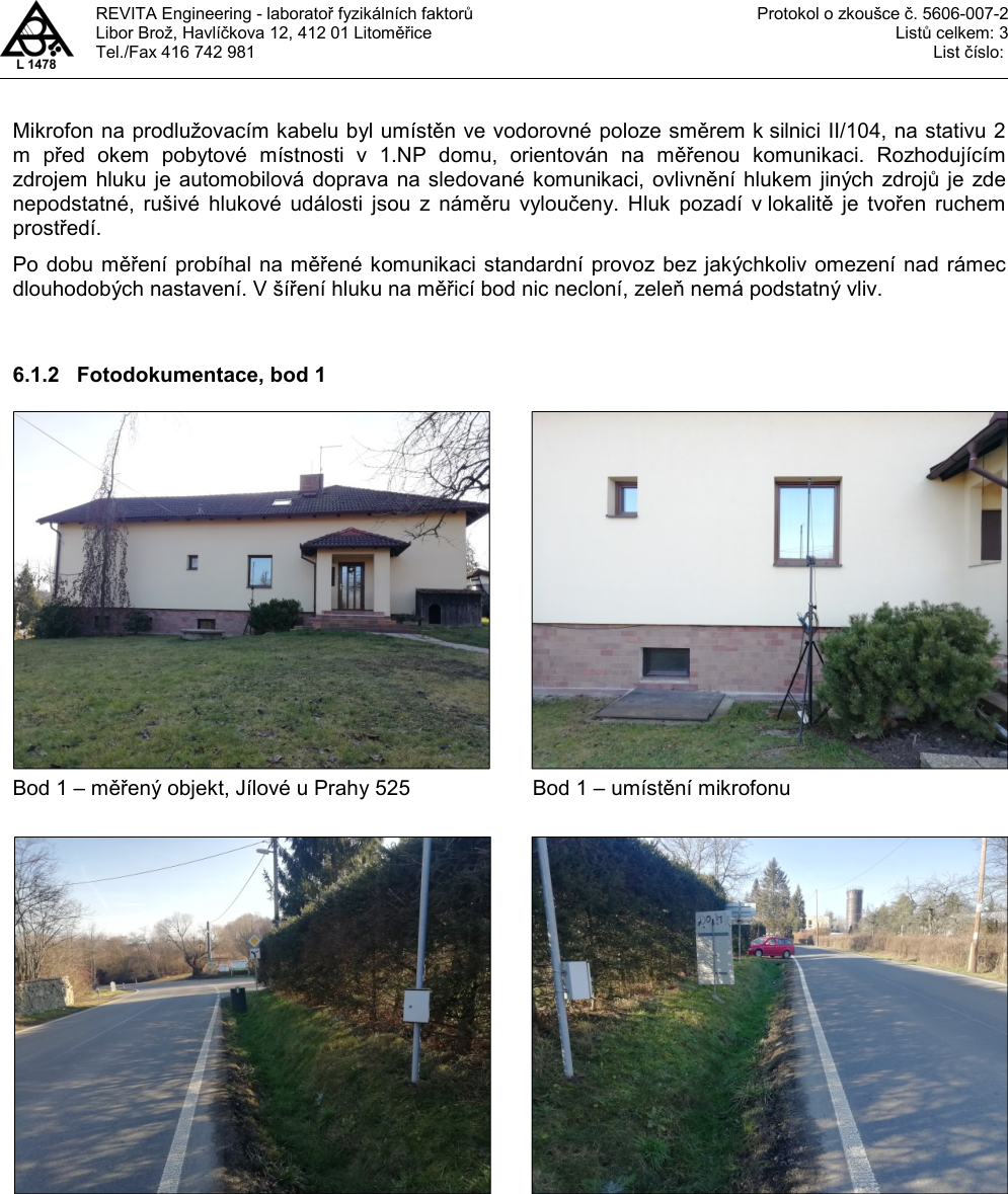 Dokument REVITA Engineering - laboratoř fyzikálních faktorů, Libor Brož, Havlíčkova 12, 412 01 Litoměřice. Protokol o zkoušce č. 5606-007-2. Text popisuje měření hluku: mikrofon byl umístěn ve vodorovné poloze směrem k silnici II/104, na stativu 2 m před oknem pobytové místnosti v 1.NP domu. Rozhodujícím zdrojem hluku je automobilová doprava na sledované komunikaci. Fotodokumentace, bod 1: 'Bod 1 – měřený objekt, Jílové u Prahy 525' a 'Bod 1 – umístění mikrofonu'.