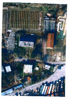 Ortofotomapa s vyznačenými katastrálními parcelami a inženýrskou sítí (červená linie). Čitelné parcely: 1841/13, 1841/14, 1841/15, 1841/29, 1843/2, 1841/54, 18…