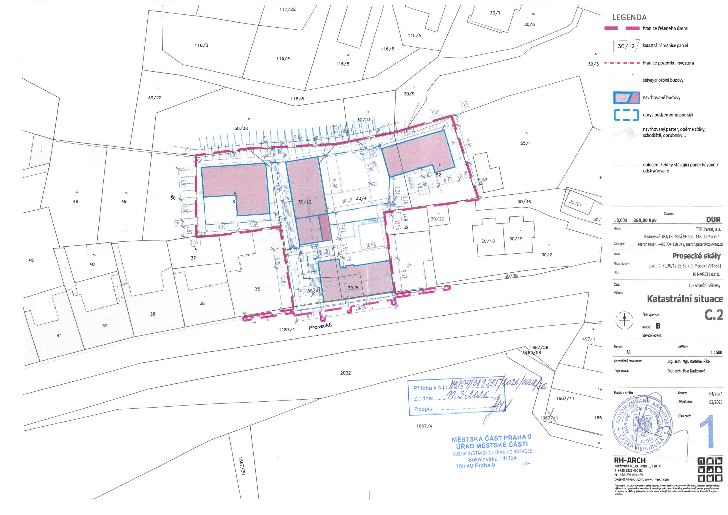 Koordinační situační výkres stavby projektu Prosecké skály s vyznačenými parcelami a navrhovanými objekty.