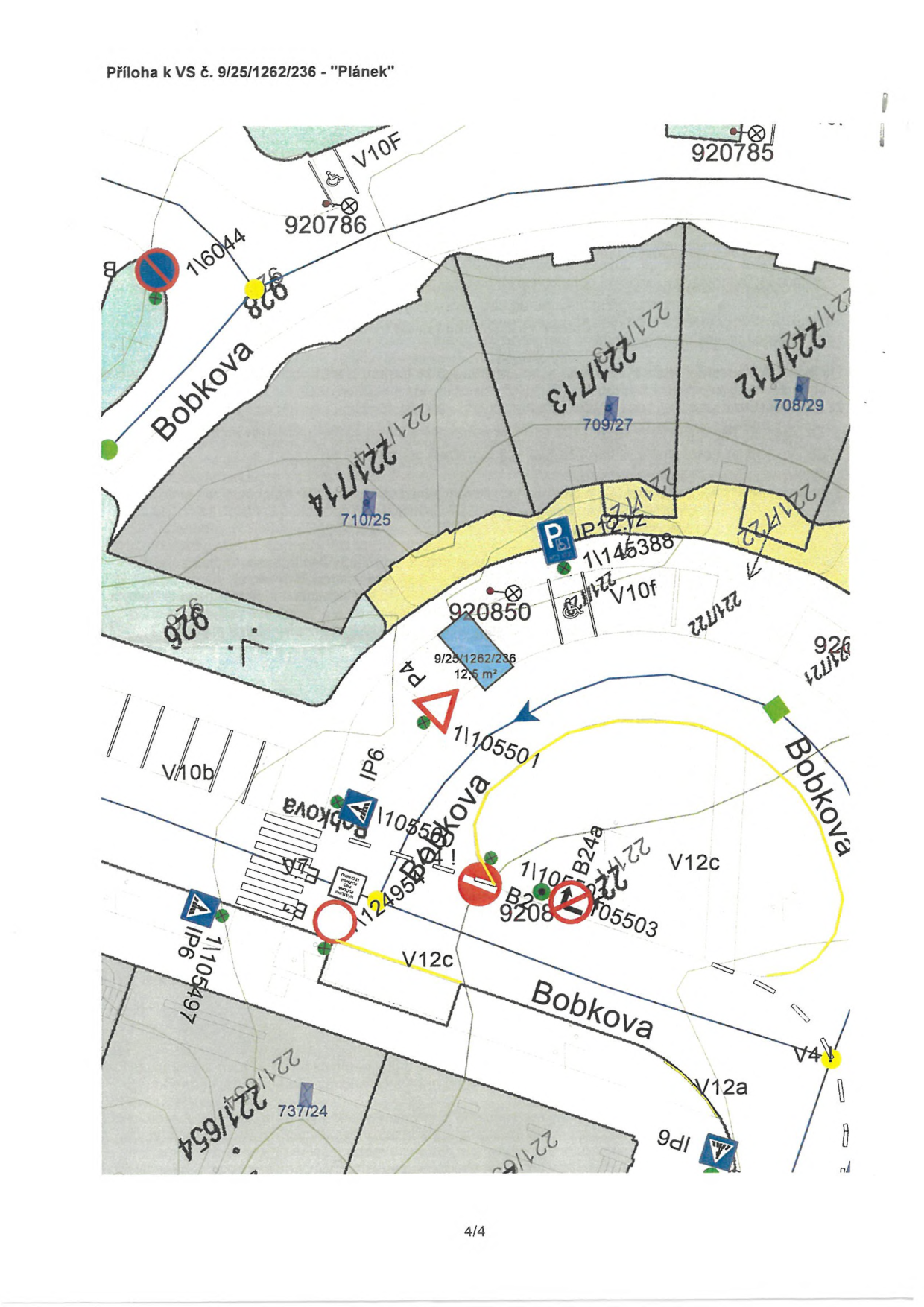 Situační nákres dopravního značení v ulici Bobkova. Dokument obsahuje označení parcel (např. 221/714, 221/713, 221/712, 221/654), čísla objektů (920786, 920785, 709/27, 708/29, 710/25, 920850, 737/24), dopravní značky (zákaz vjezdu, parkoviště P, přechod pro chodce IP6, značka dej přednost v jízdě P4) a vymezení plochy 12,5 m² (parcela 9/25/1262/236). V horní části je uveden název: 'Příloha k VS č. 9/25/1262/236 - "Plánek"'.