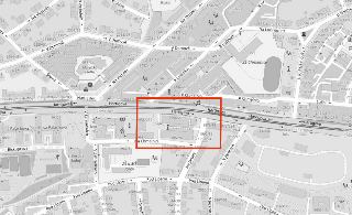 Mapa oblasti s vyznačeným červeným obdélníkem kolem ulic Hartigova, Chmelnice, Na Chmelnici a V Zahrádkách. Jsou zde vidět čísla popisná a parcelní čísla budov…