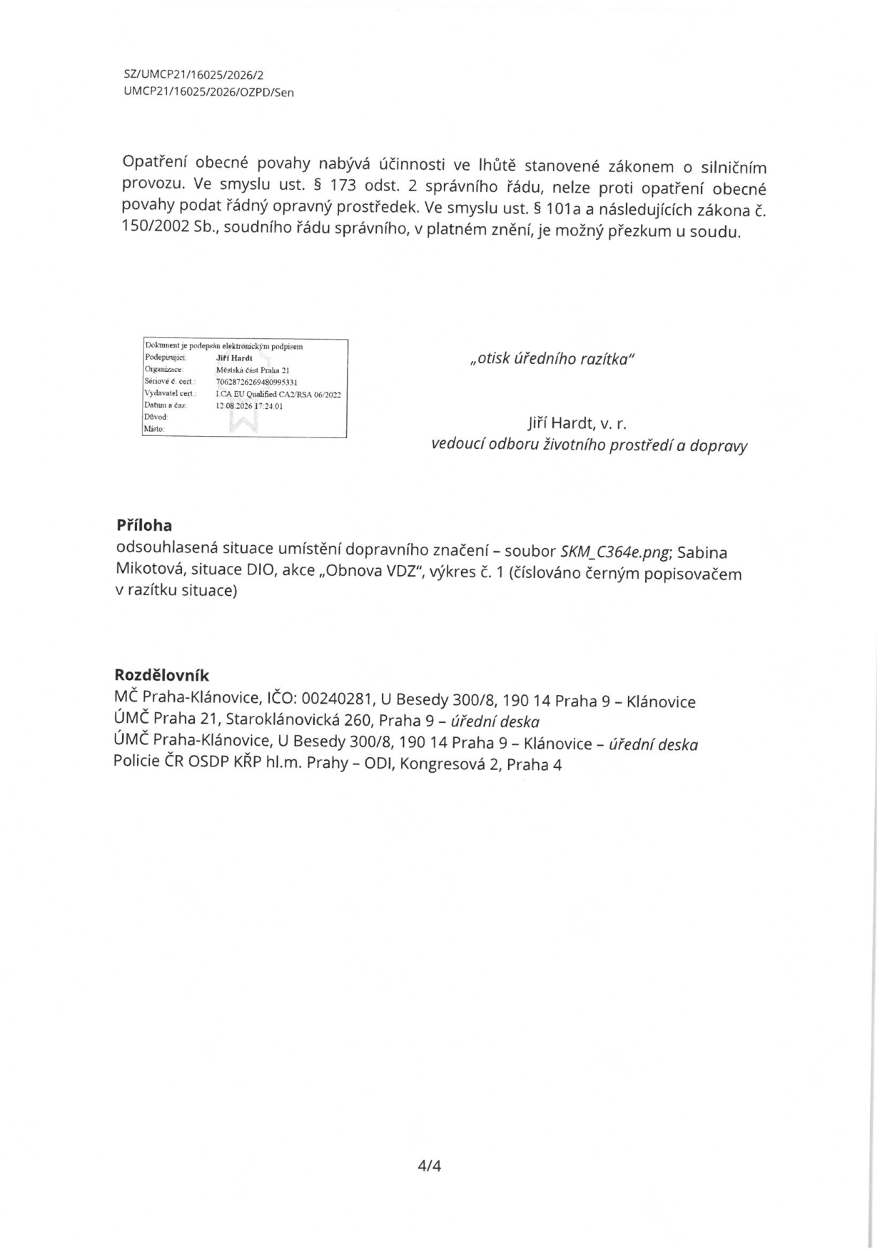 Dokument úřední desky (strana 4/4), č.j. SZ/UMCP21/16025/2026/2, UMCP21/16025/2026/OZPD/Sen. Obsahuje právní poučení o nemožnosti podat řádný opravný prostředek proti opatření obecné povahy a možnosti soudního přezkumu dle zákona č. 150/2002 Sb. Podepsáno elektronicky: Jiří Hardt, vedoucí odboru životního prostředí a dopravy, Městská část Praha 21, datum 12.08.2026. Příloha: situační nákres umístění dopravního značení (soubor SKM_C364e.png, Sabina Mikotová, akce 'Obnova VDZ', výkres č. 1). Rozdělovník: MČ Praha-Klánovice, ÚMČ Praha 21, Policie ČR OSDP KŘP hl.m. Prahy.