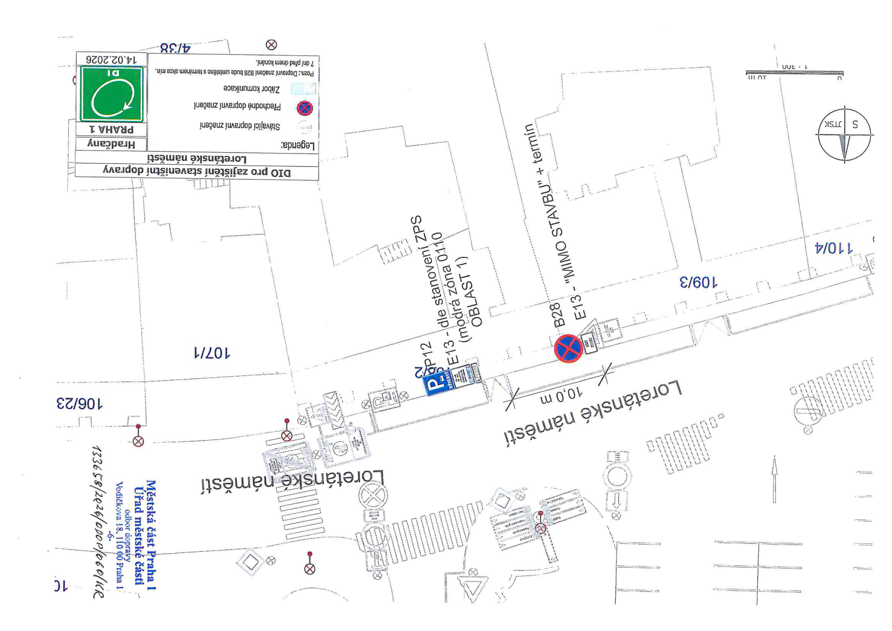 Dopravně inženýrské opatření (DIO) pro zábor komunikace na Loretánském náměstí v Praze.