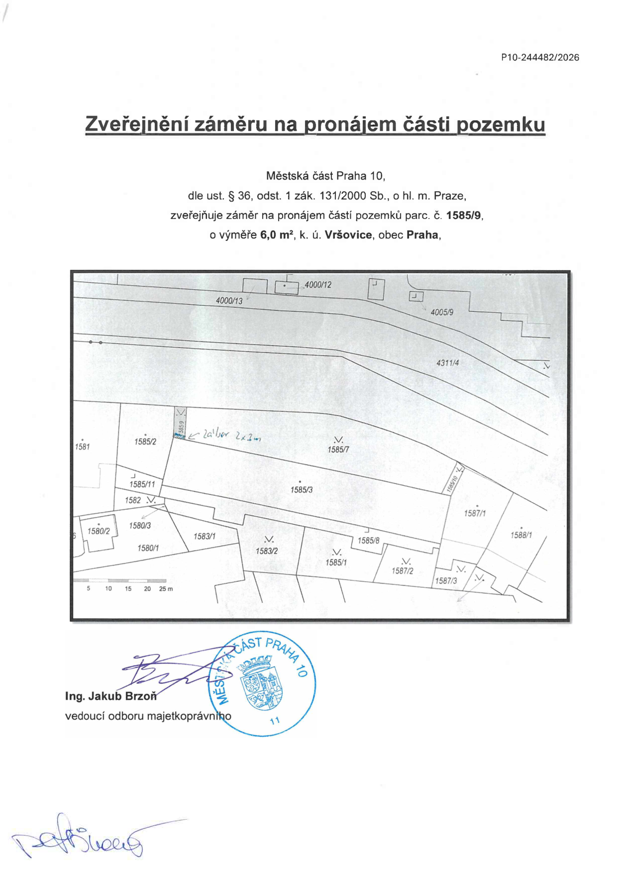 Úřední oznámení Městské části Praha 10 o zveřejnění záměru na pronájem části pozemku parc. č. 1585/9 v k.ú. Vršovice, obec Praha, o výměře 6,0 m². Dokument obsahuje situační mapu s vyznačeným prostorem (nápis 'zábor 2x3m') a razítko s podpisem Ing. Jakuba Brzoňe, vedoucího odboru majetkoprávního. Číslo jednací: P10-244482/2026.